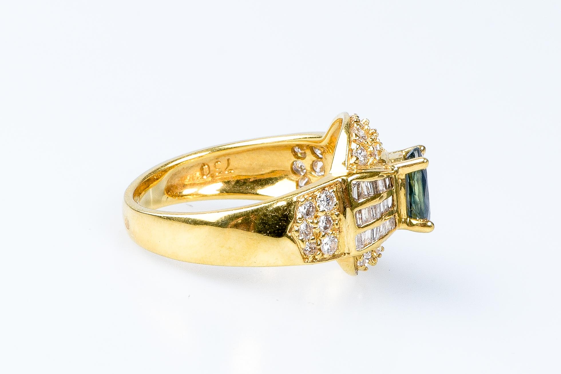 18 carat yellow gold sapphire and diamonds ring For Sale 2