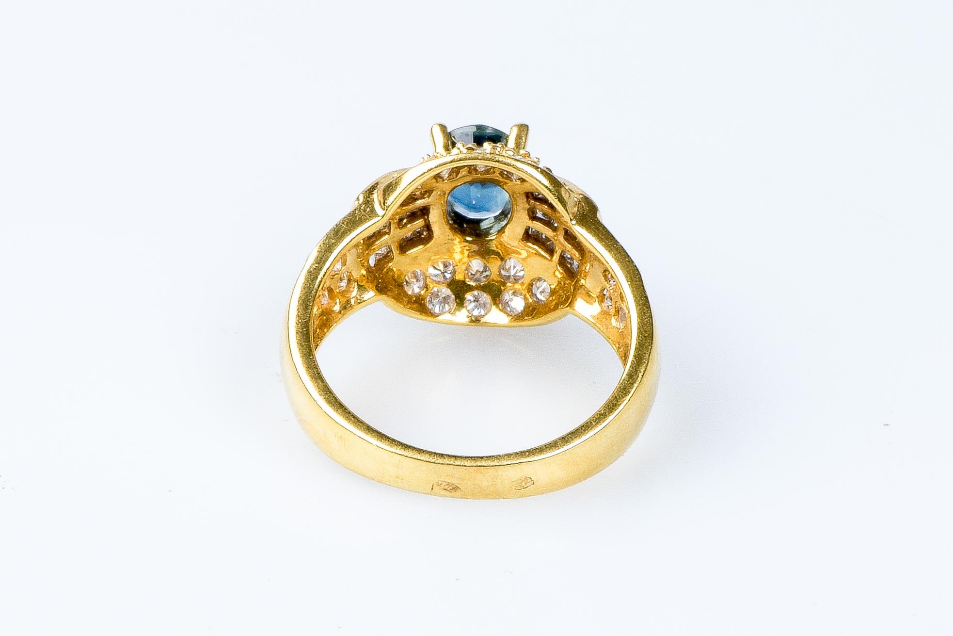 18 Karat Gelbgold Ring mit Saphiren und Diamanten im Angebot 3