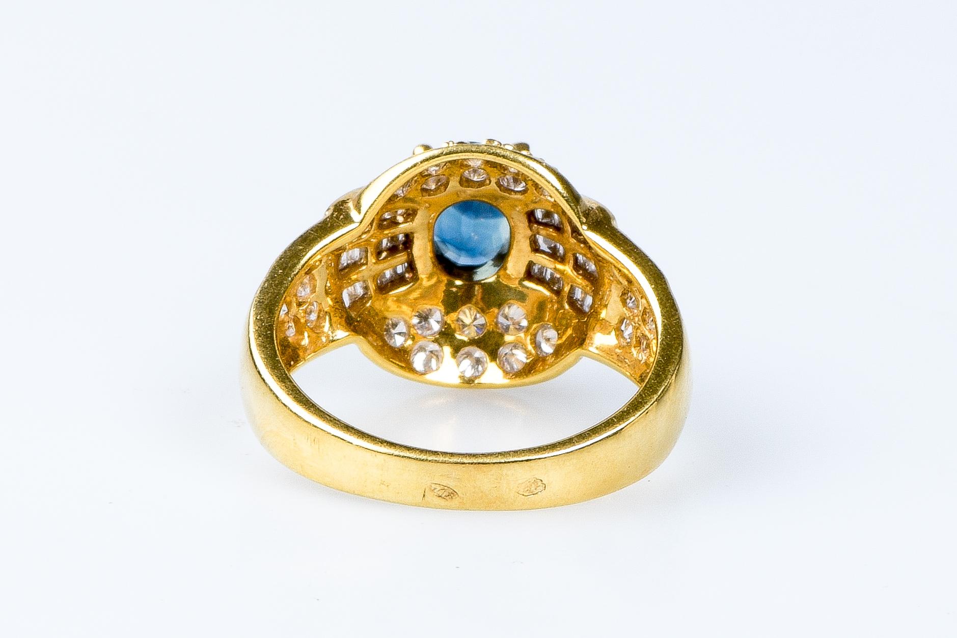 18 carat yellow gold sapphire and diamonds ring For Sale 4