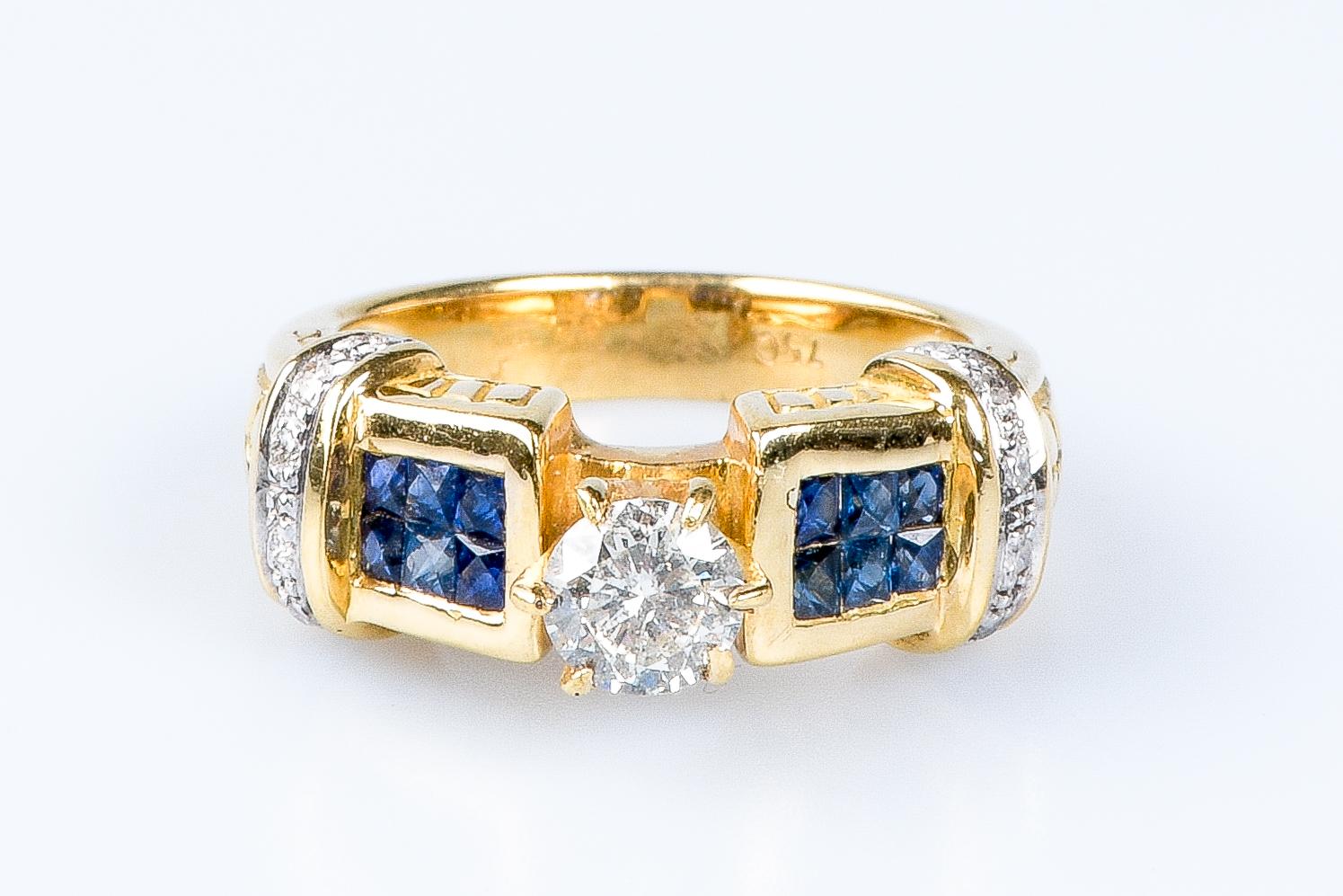 Round Cut 18 carat yellow gold sapphires and diamonds ring  For Sale