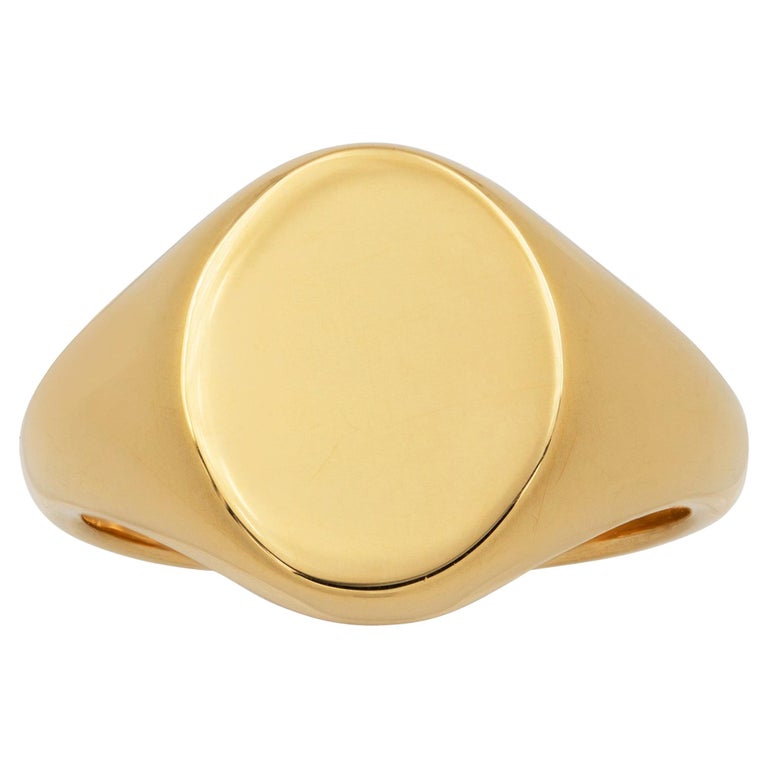 18 Carat Yellow Gold Signet Ring For Sale at 1stDibs