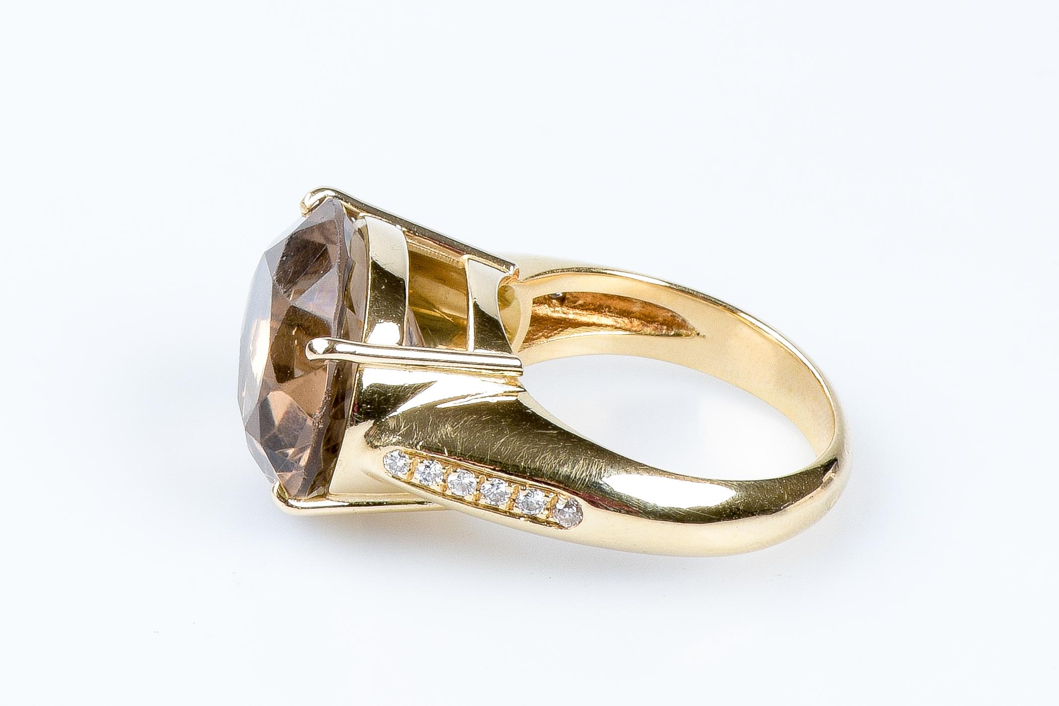 18 carat yellow gold smoky quartz and diamonds ring For Sale 9