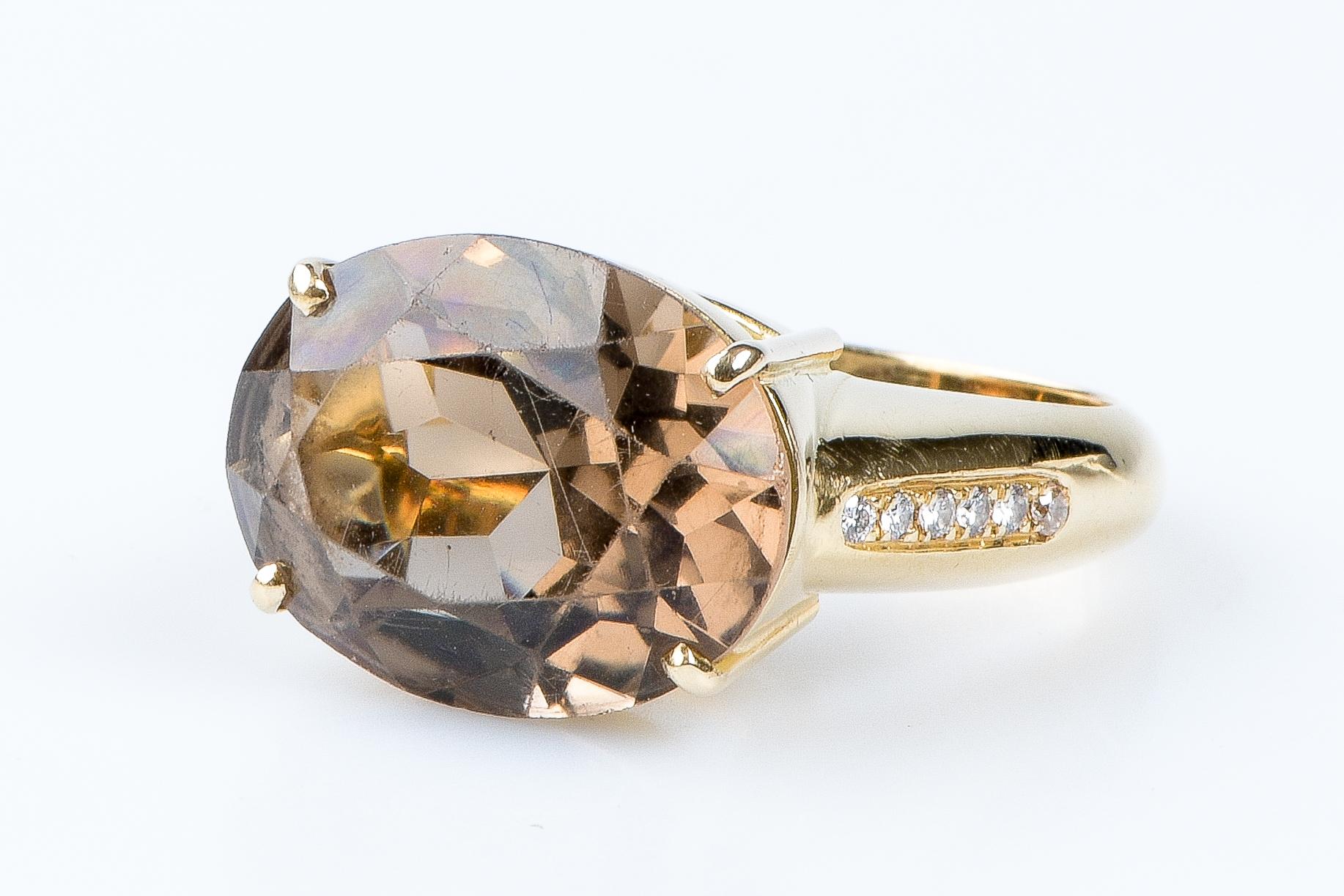18 carat yellow gold smoky quartz and diamonds ring For Sale 13