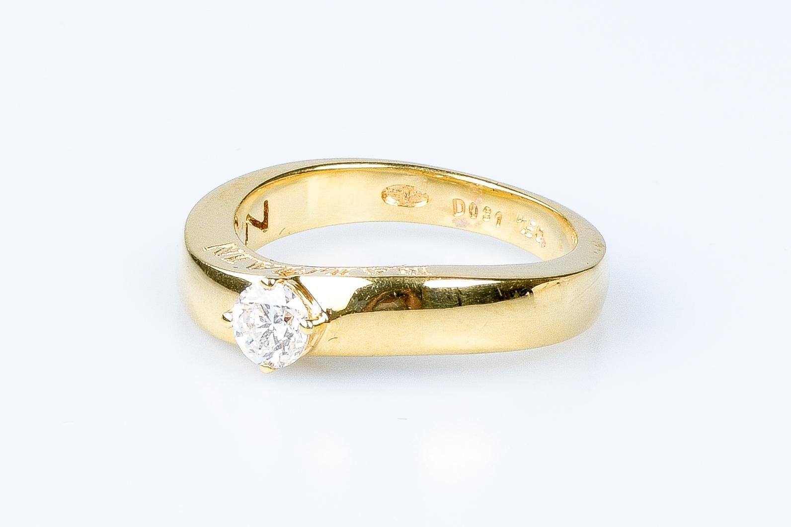 18 carat yellow gold solitaire BALMAIN round brillant cut diamond ring  9