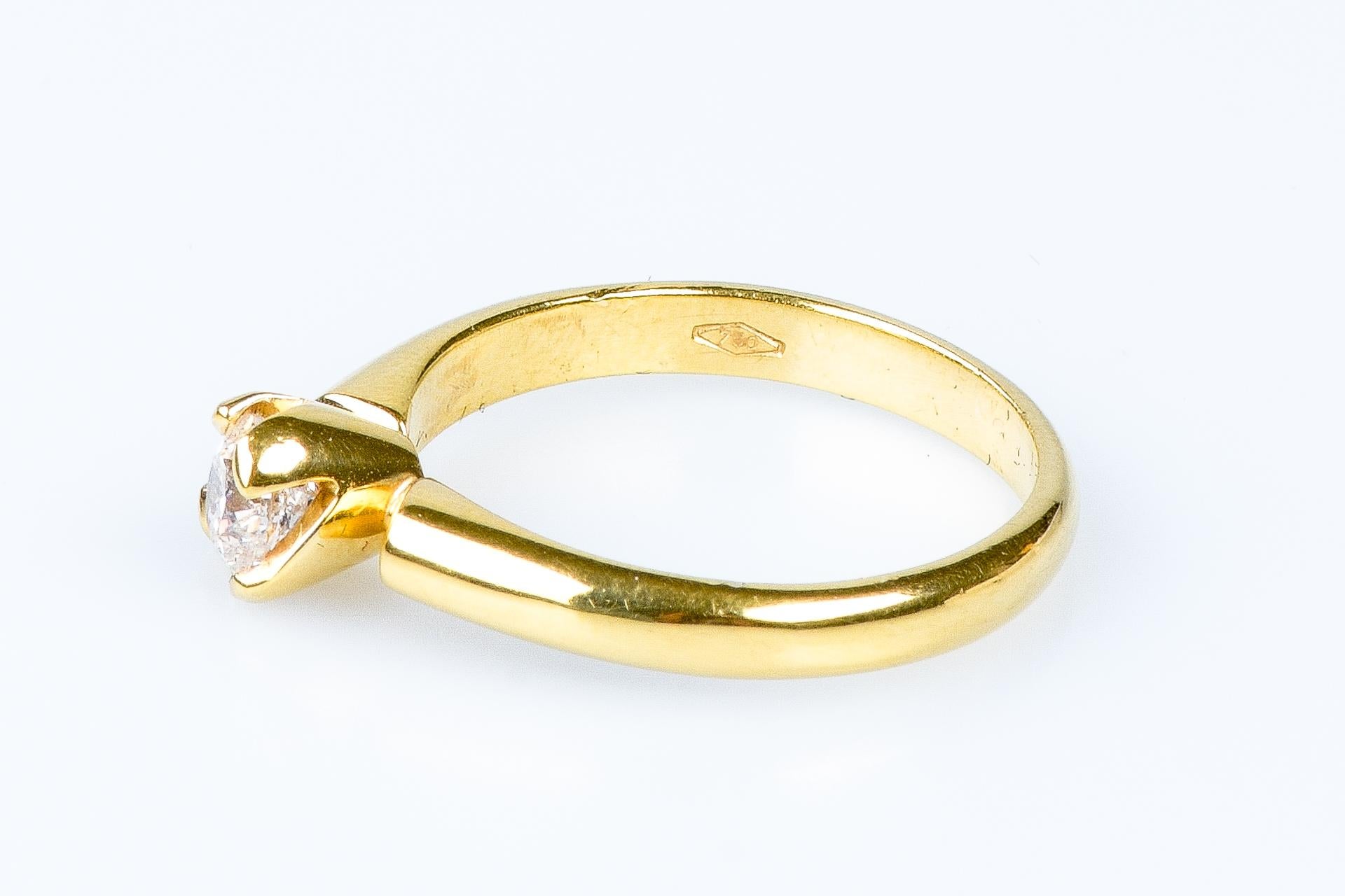 18 Karat Gelbgold Solitär-Ring mit rundem Diamanten im Brillantschliff im Angebot 6