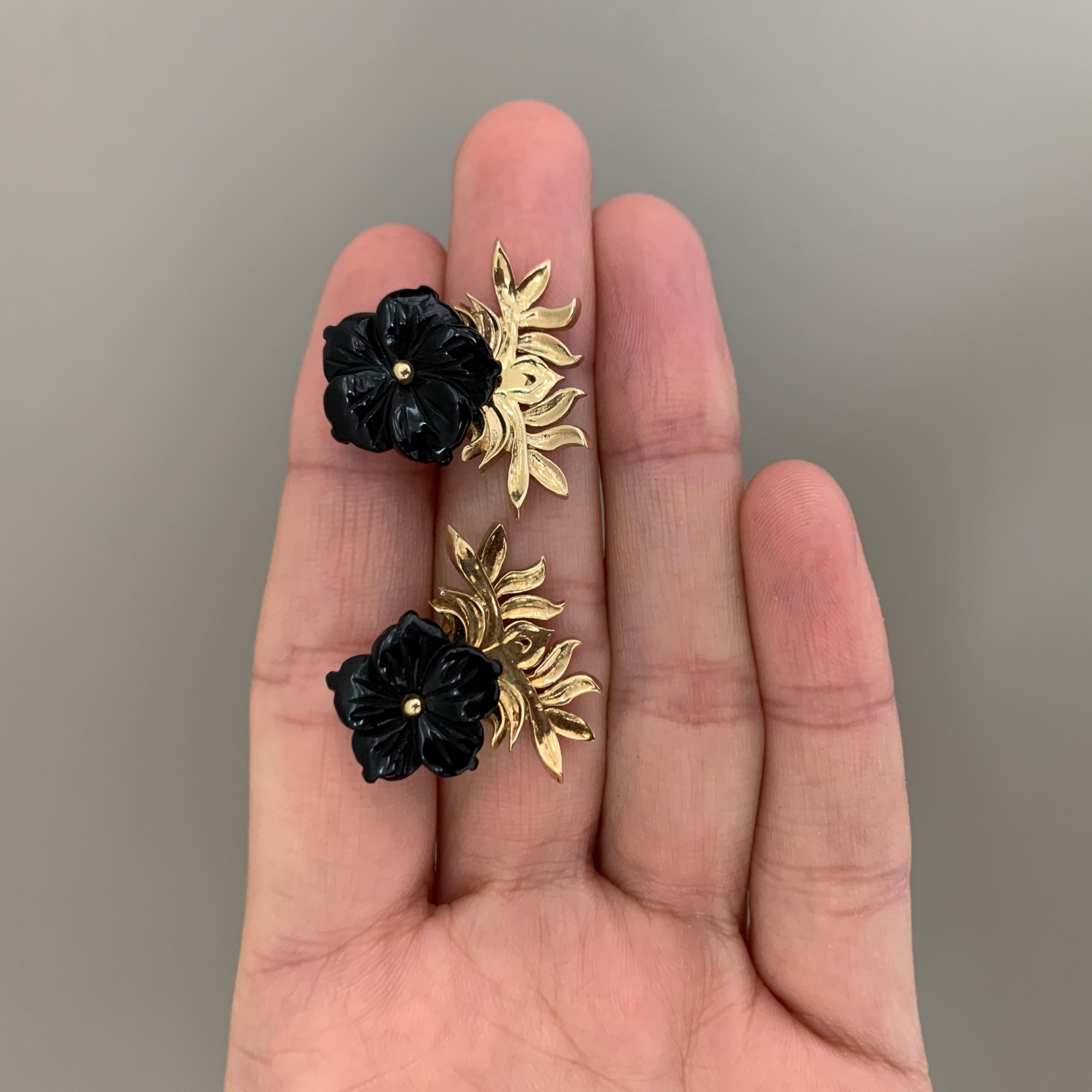 18ct Yellow Gold Vermeil and Hand Carved Onyx Flower Earrings For Sale 2