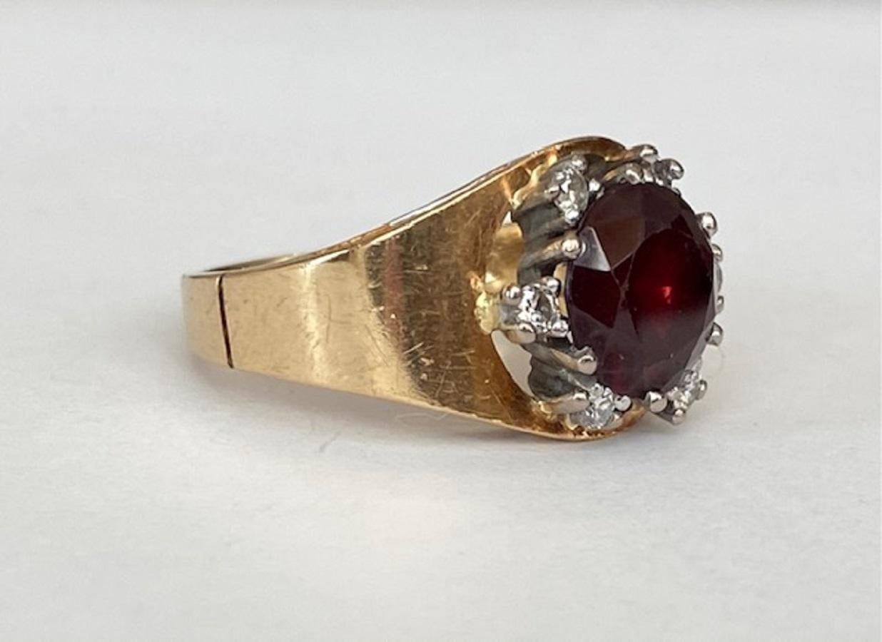 Bague vintage en or jaune 18 carats avec grenat et diamants de 3,00 carats Bon état - En vente à AMSTERDAM, NL