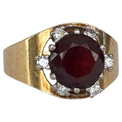 18 carat Yellow gold Vintage ring with 3.00 ct Garnet and Diamonds