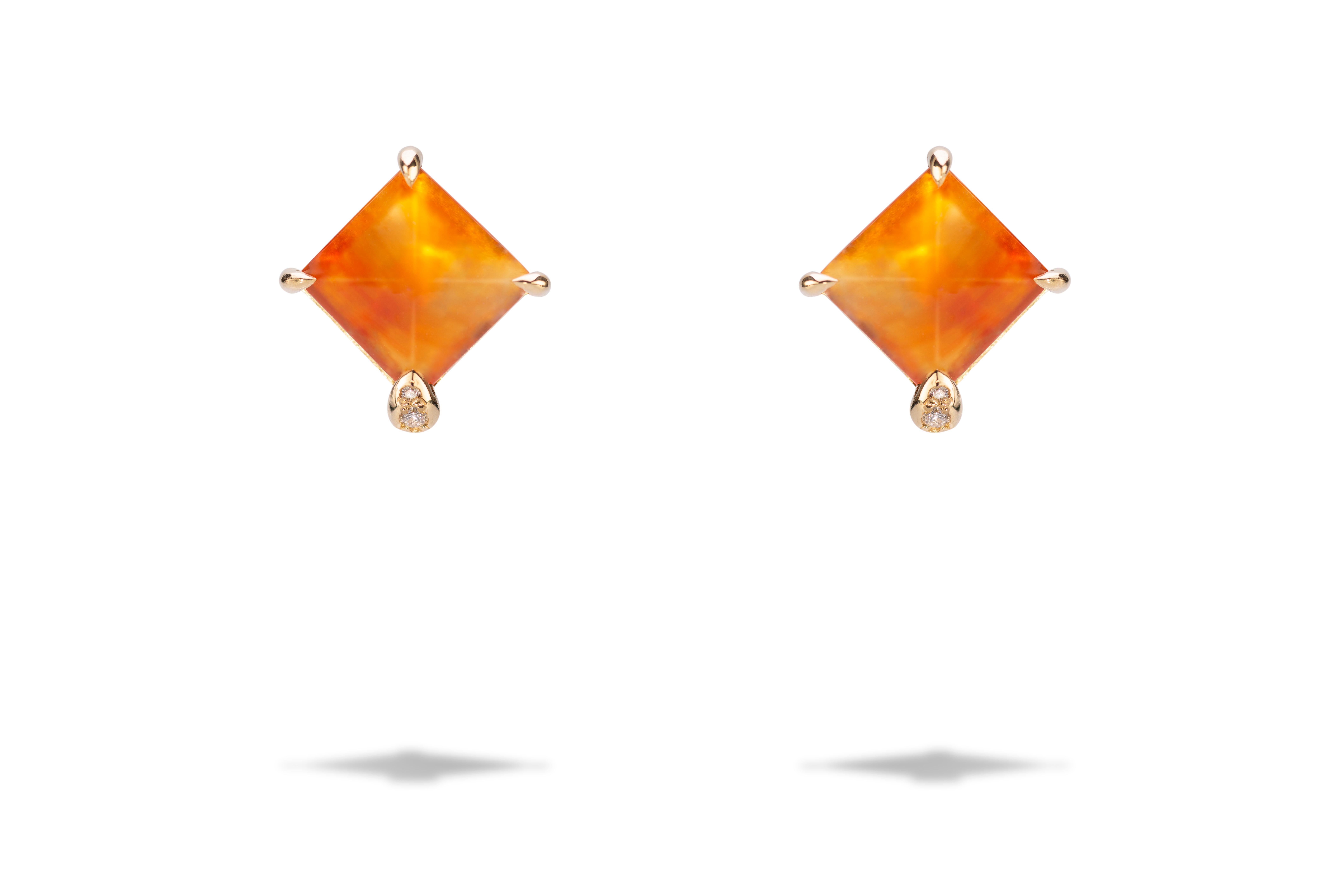 Rossella Ugolini Design Collection Earrings in 18K Yellow Gold with 0.03 White Diamonds in the shape of sugarloaf and carnelian. Gorgeous carnelian stud earrings handmade in Italy.
size 1cm x 1cmh. 0.4mm
0.39 inch x 0.39 inch h 0.15 inch
A beautiful