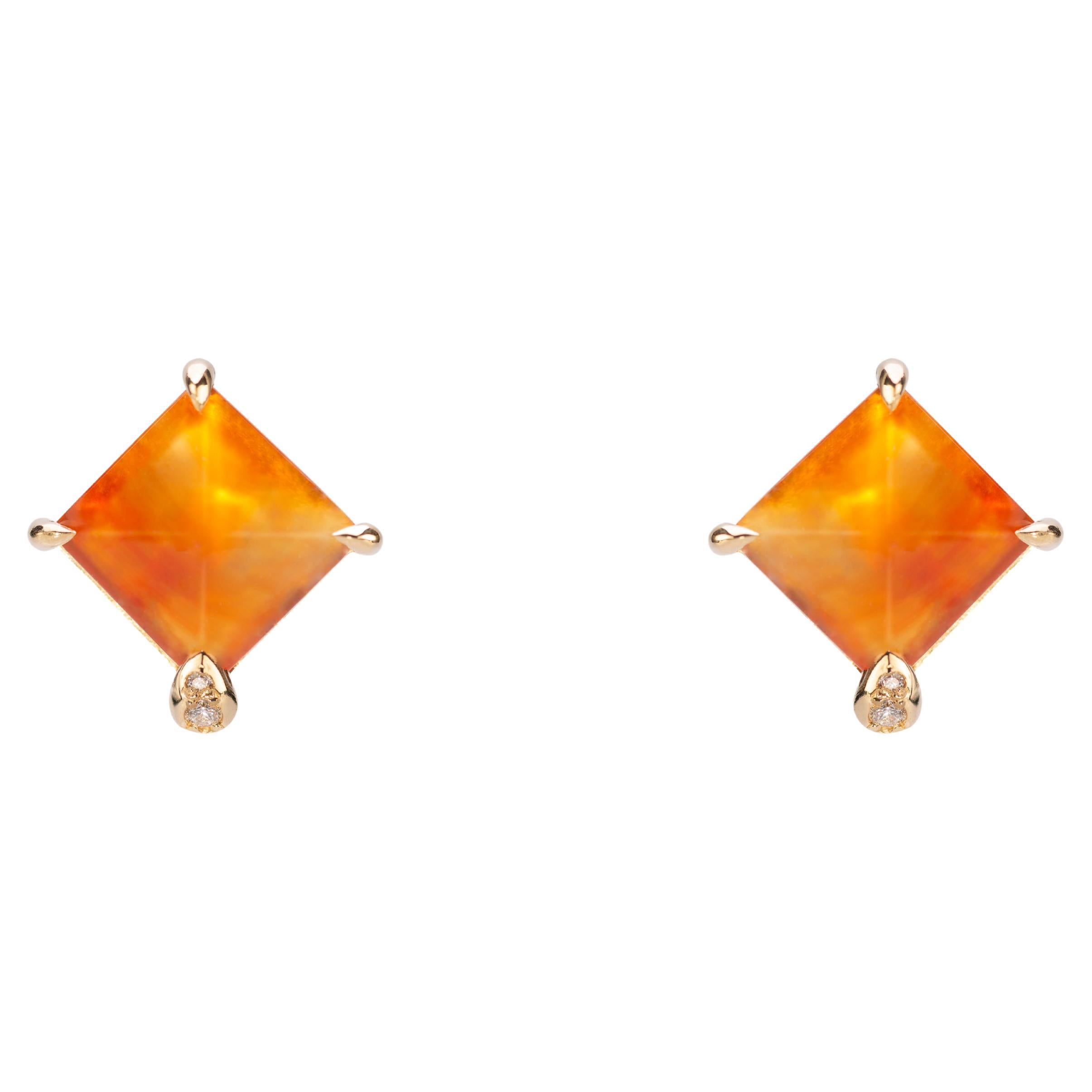 Pendiente artesanal de oro amarillo de 18 quilates con diamantes blancos y cornalina