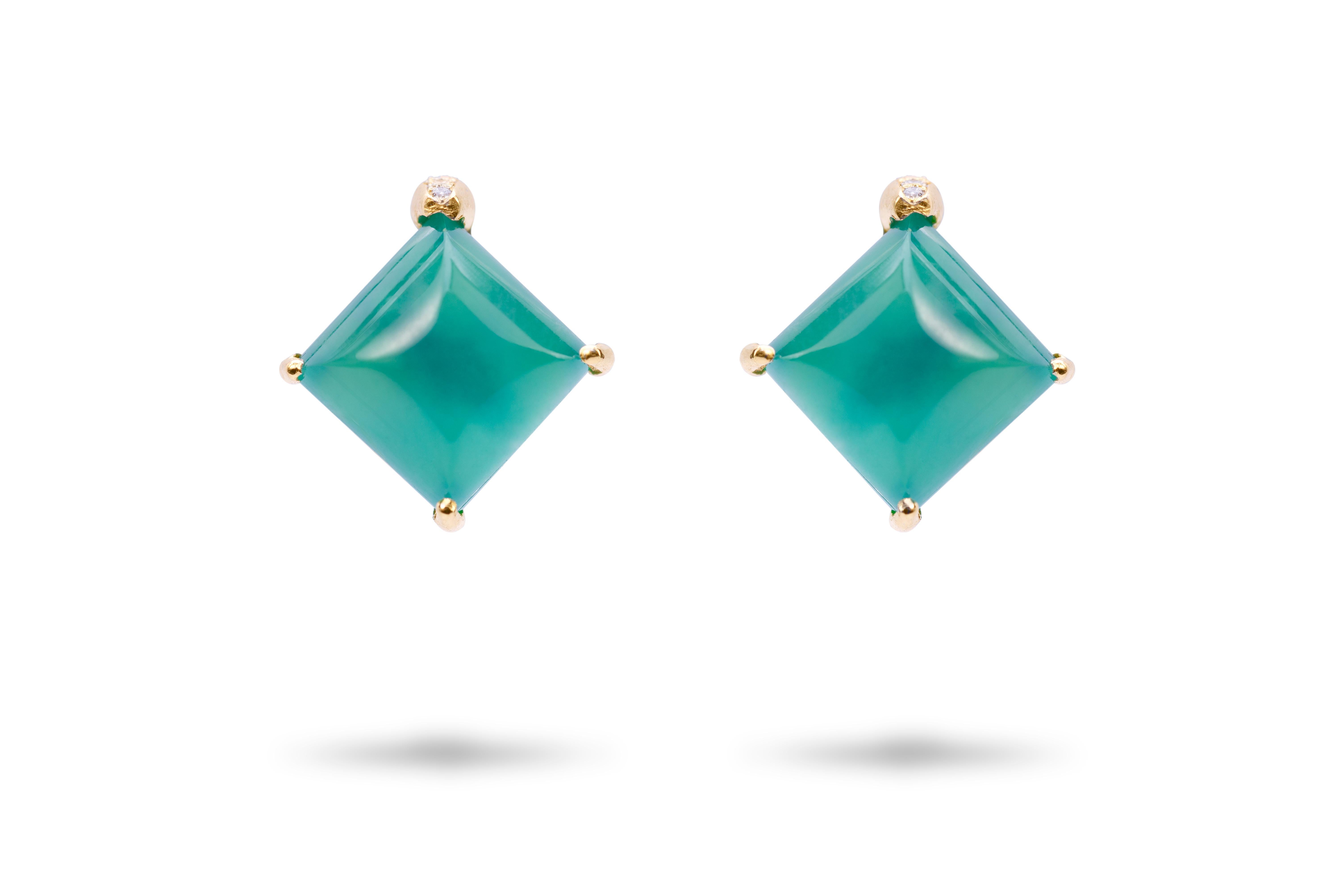 Rossella Ugolini Design Collection 18 Carat Yellow Gold White Diamonds Green Agate Rock Crystal Stud Design Earring.
Stunning green stud earrings handcrafted in Italy .
dimension H 1 cm x W 0.6 mm
H. 39  in x W. 2.6 in
A beautiful pair of Art Deco