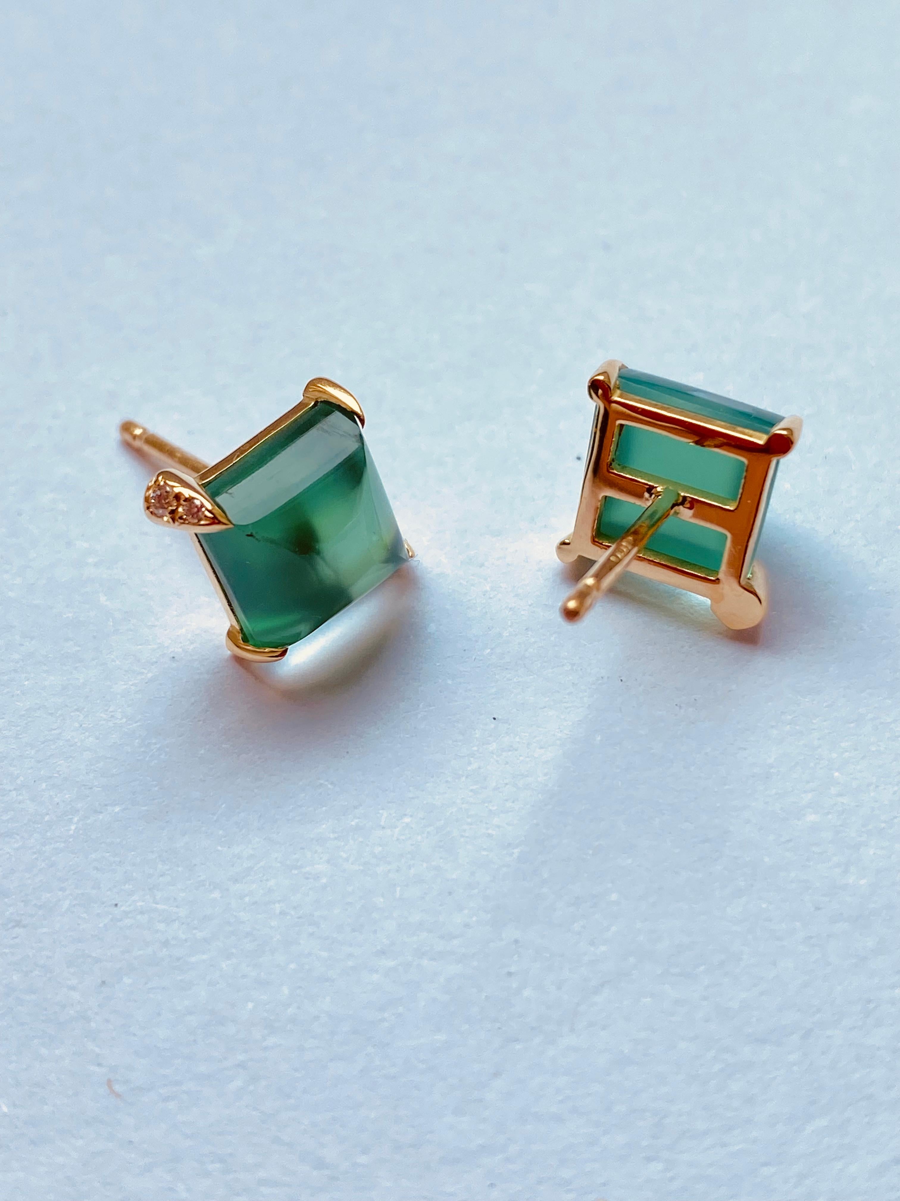 Orecchini di design con perno in oro giallo 18 carati, diamanti verdi e agata, cristallo di rocca. in vendita 1