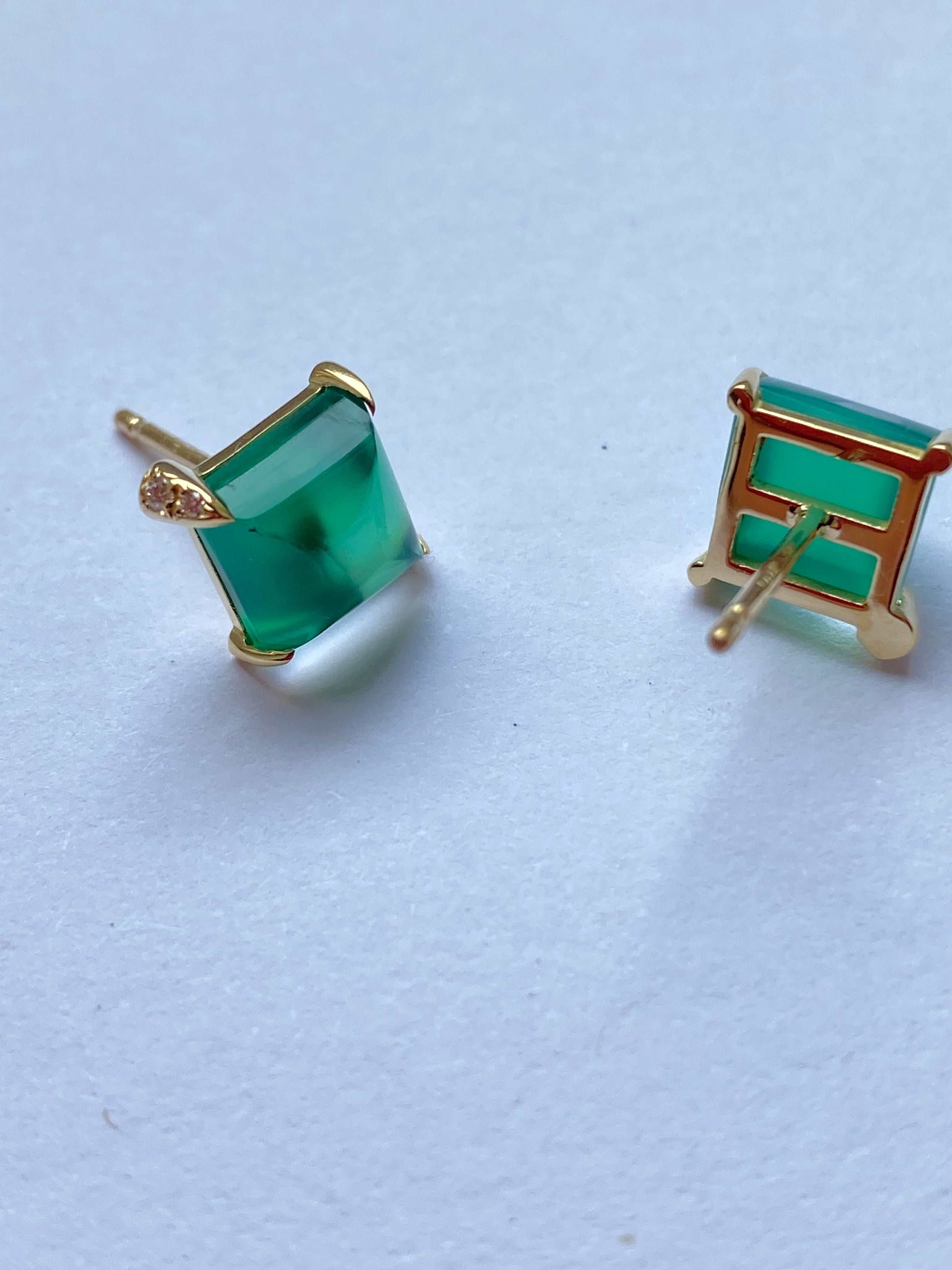 Orecchini di design con perno in oro giallo 18 carati, diamanti verdi e agata, cristallo di rocca. in vendita 3