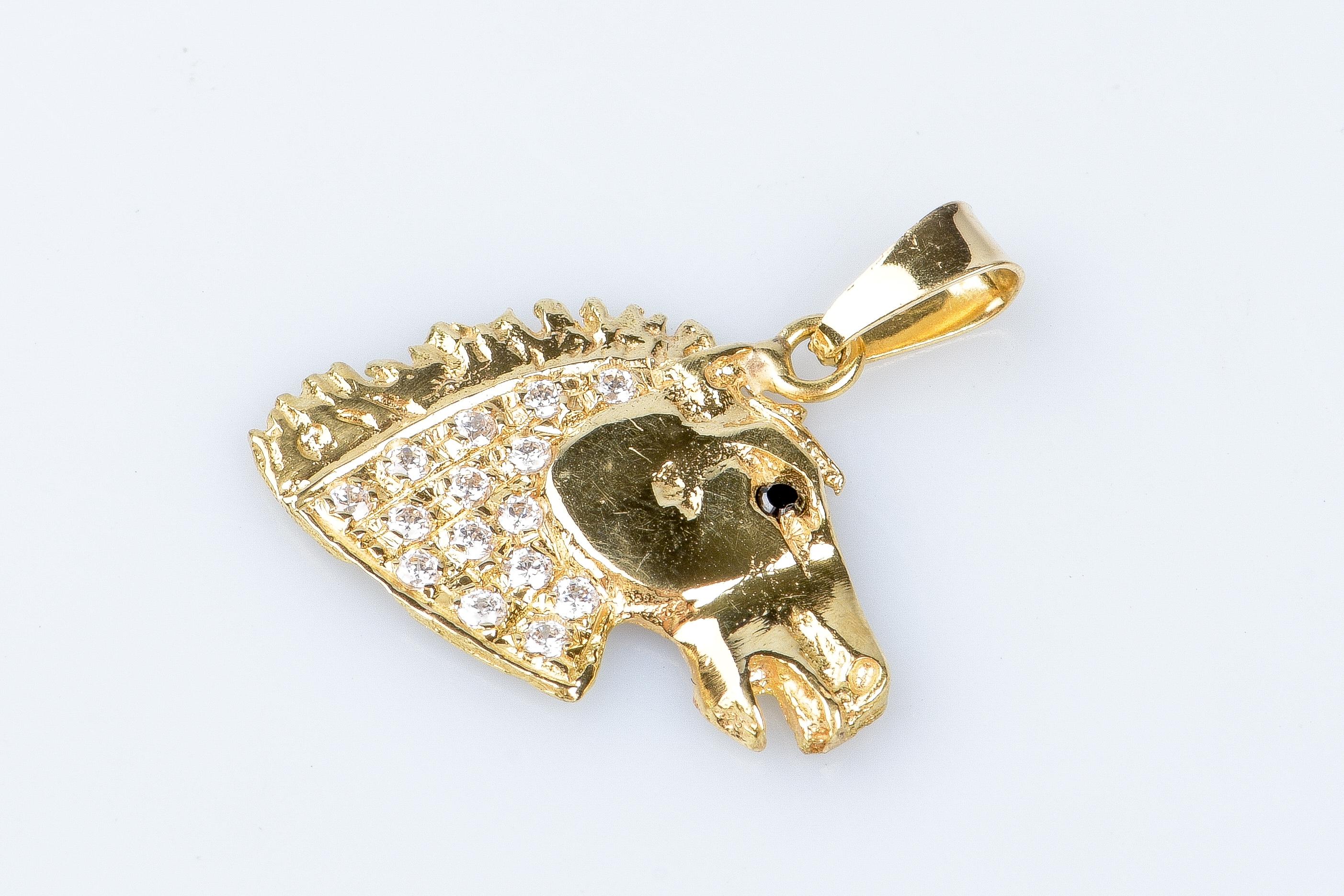 Women's or Men's 18 carat yellow gold zirconium oxides horse pendant  For Sale