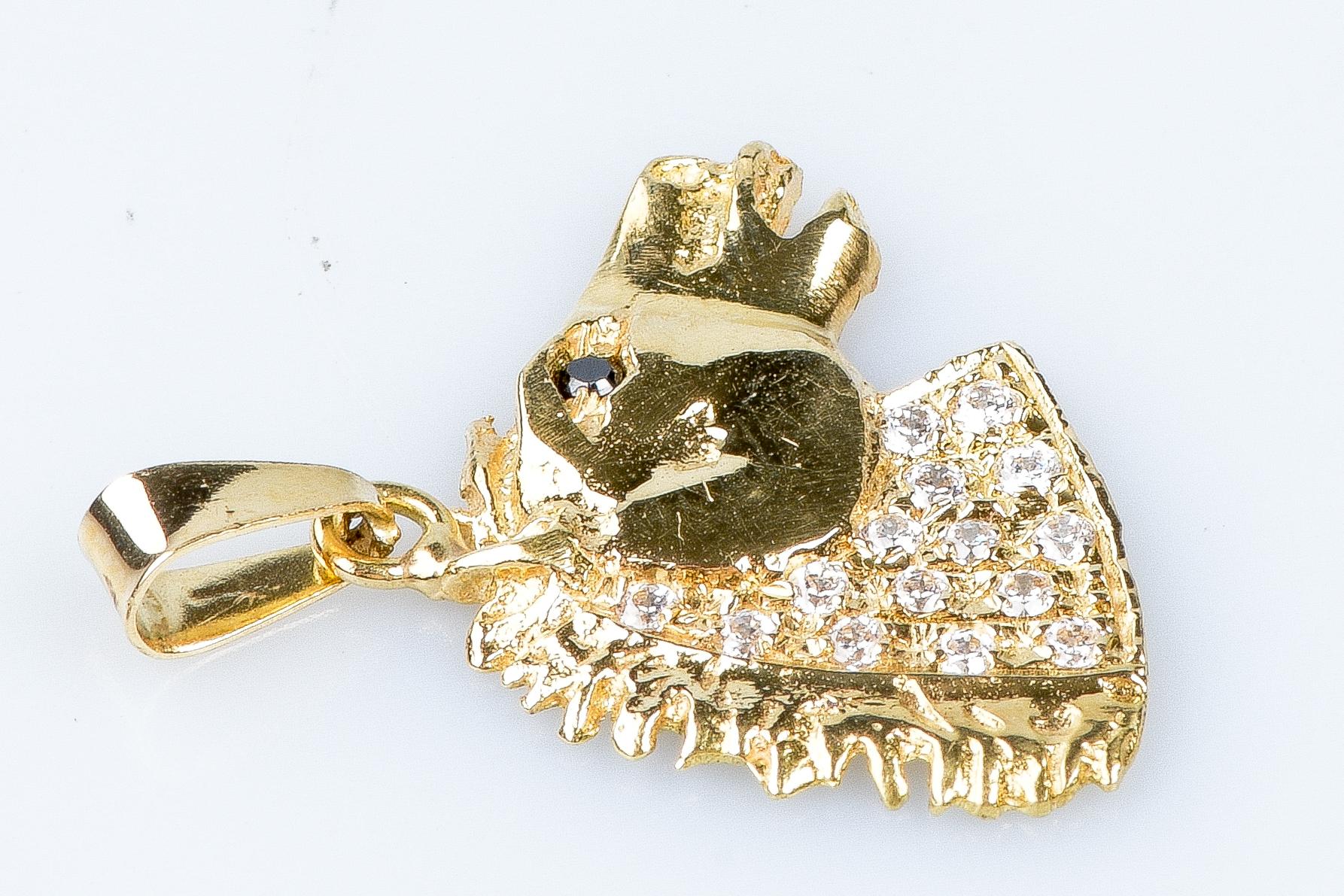 18 carat yellow gold zirconium oxides horse pendant  For Sale 2