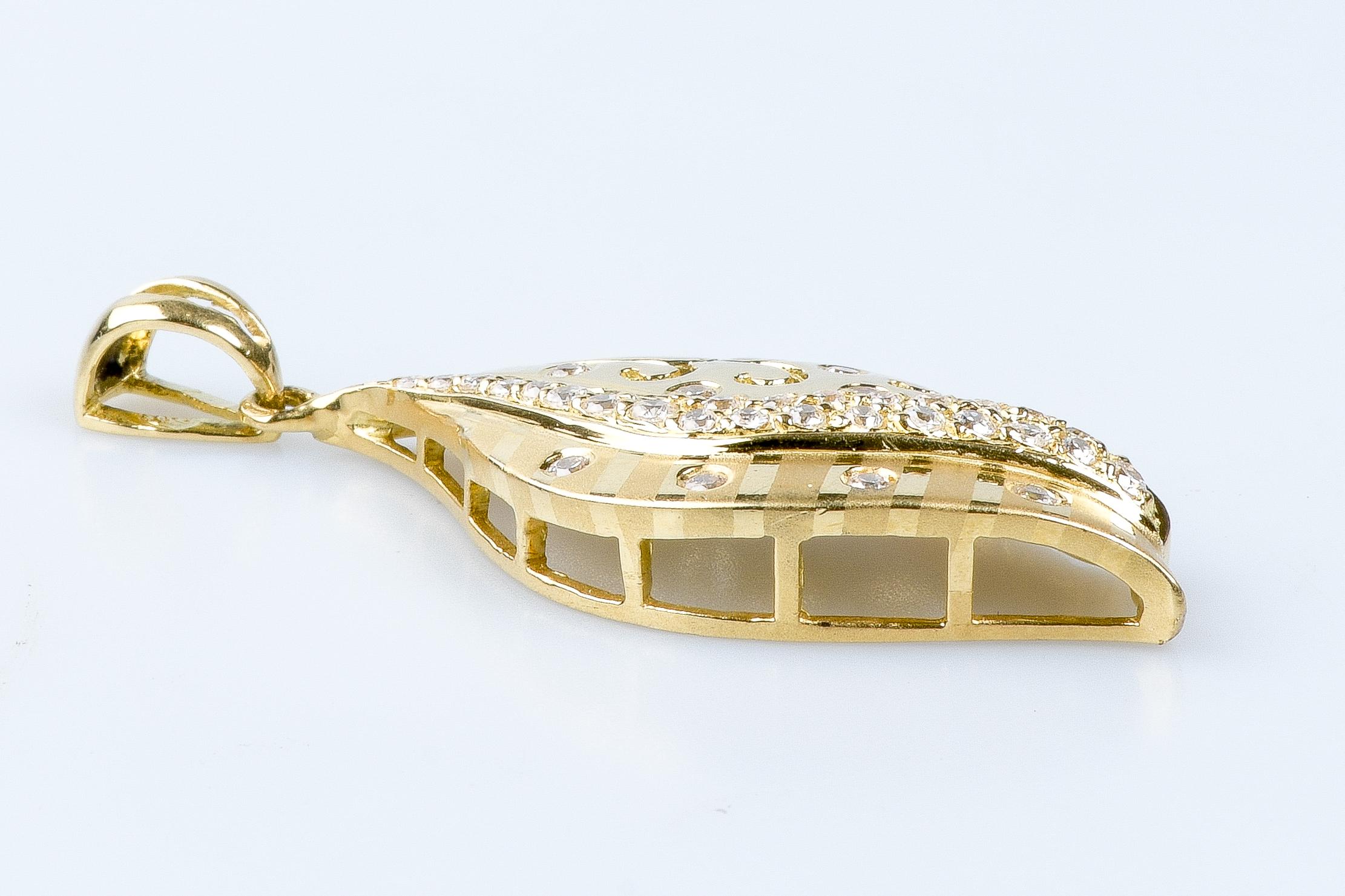 Women's or Men's 18 carat yellow gold zirconium oxides pendant For Sale