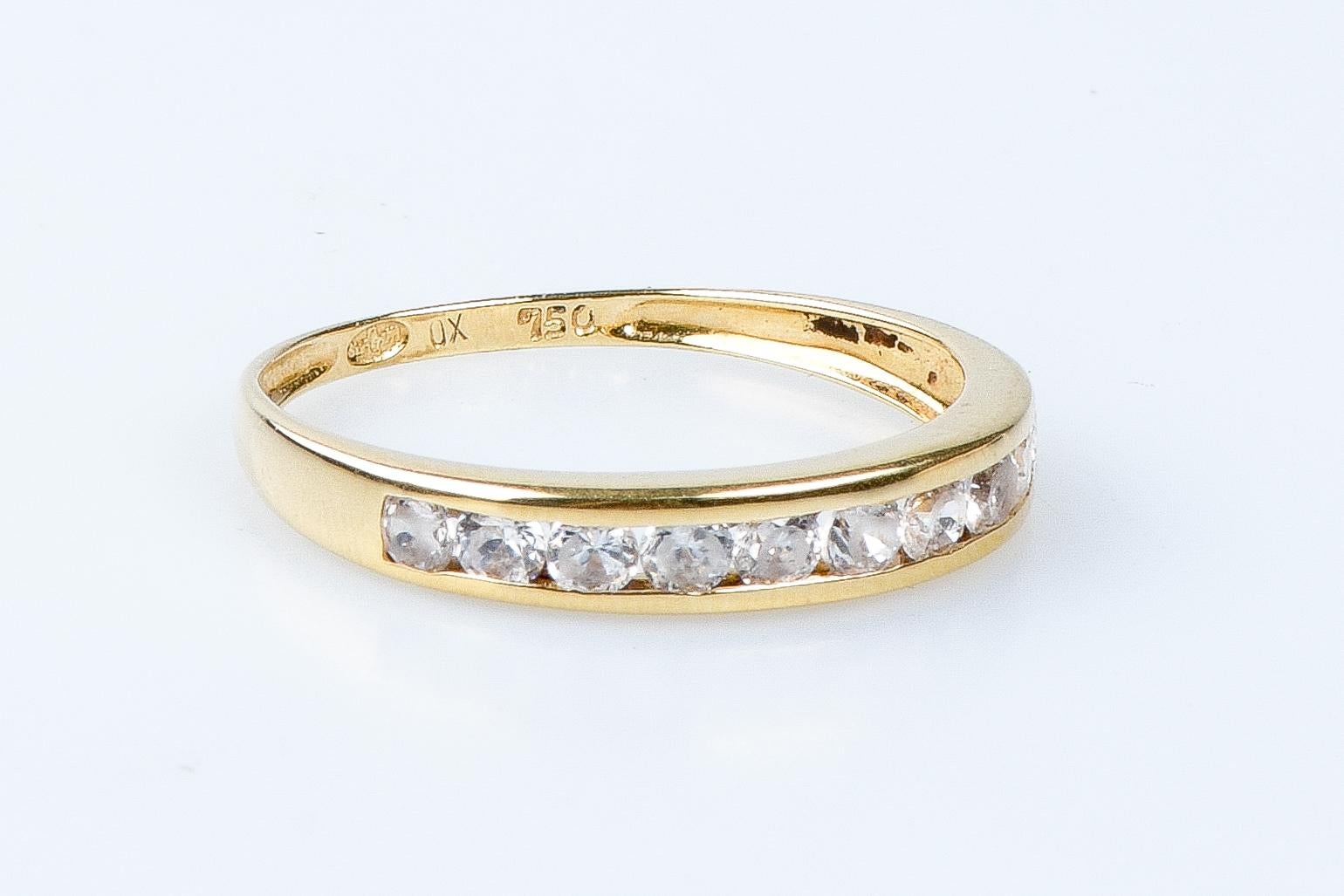 Women's 18 carat yellow gold zirconium oxides ring For Sale