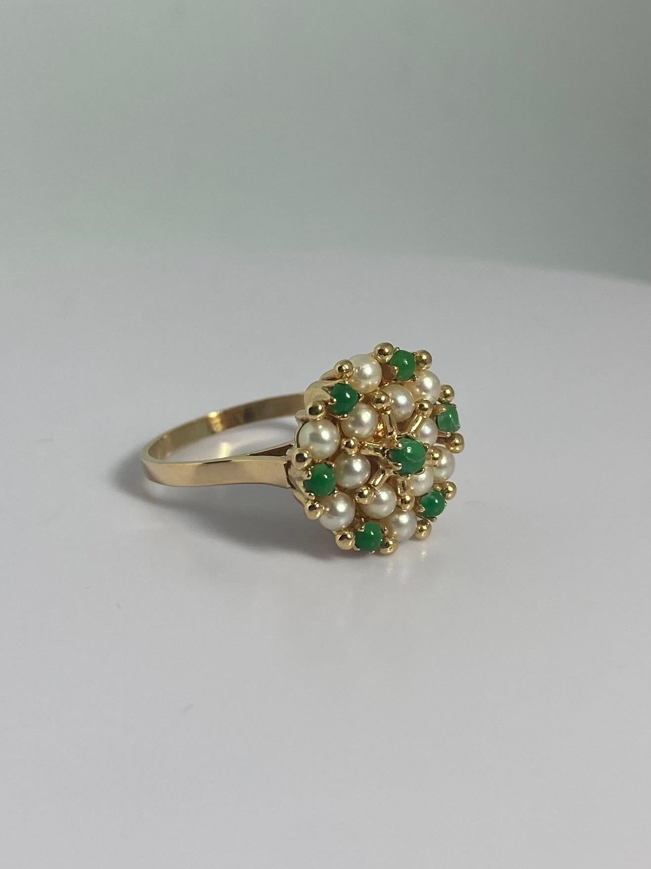 18 Carat Yellow Golden Cocktail Ring with Pearls and Jade Nephrites In Good Condition For Sale In Heemstede, NL