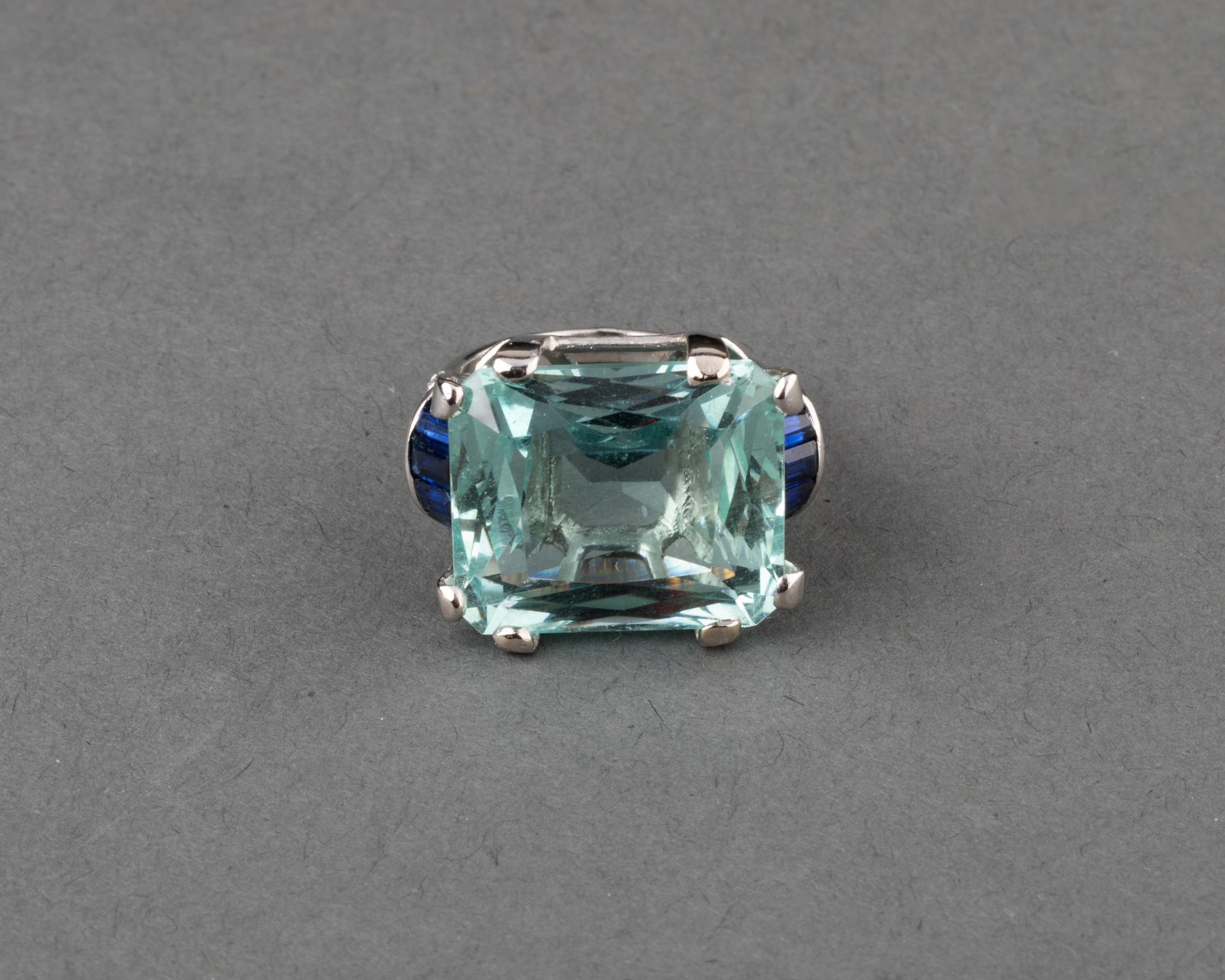 18 Carat Aquamarine and Sapphires French Art Deco Ring In Good Condition In Saint-Ouen, FR
