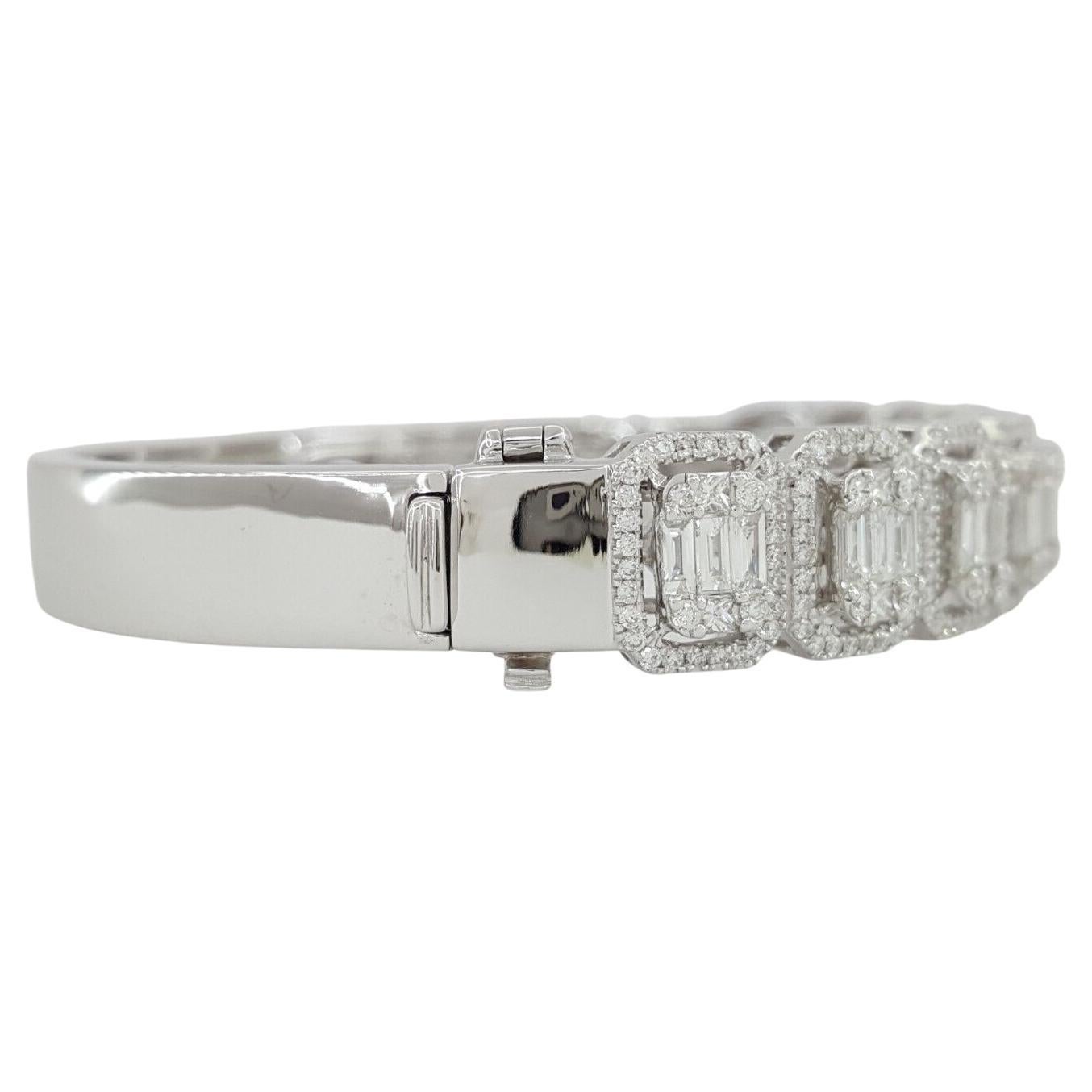 Brazalete de oro blanco de 18 quilates con diamantes talla baguette, redonda y princesa de 3,3 quilates de peso total 6,5