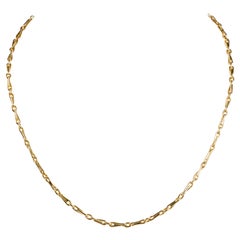 18-carats yellow gold chain in fancy mesh that creates a unique pattern