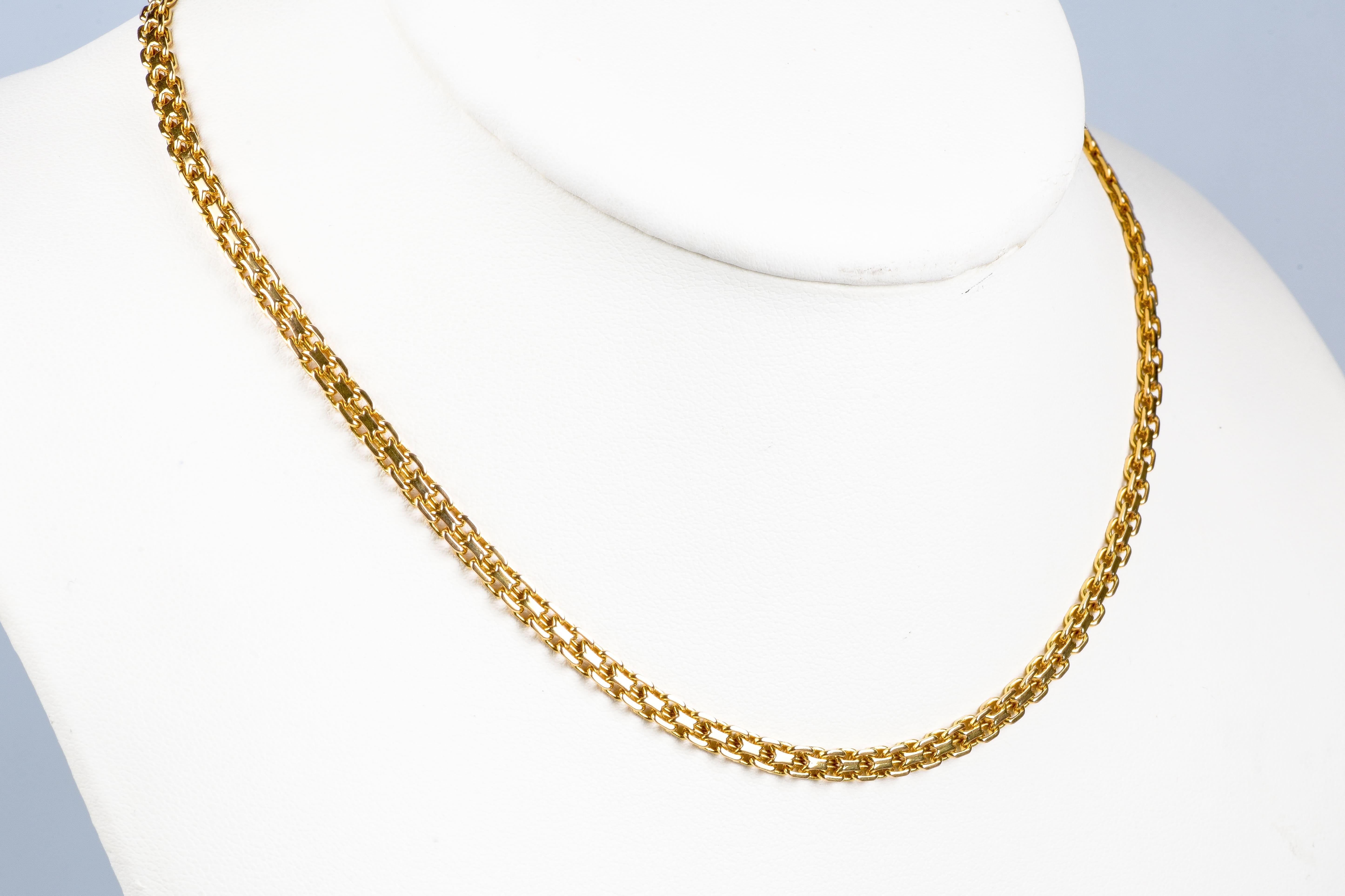 18-carats yellow gold chain with double solid chain and alternating forced mesh For Sale 1