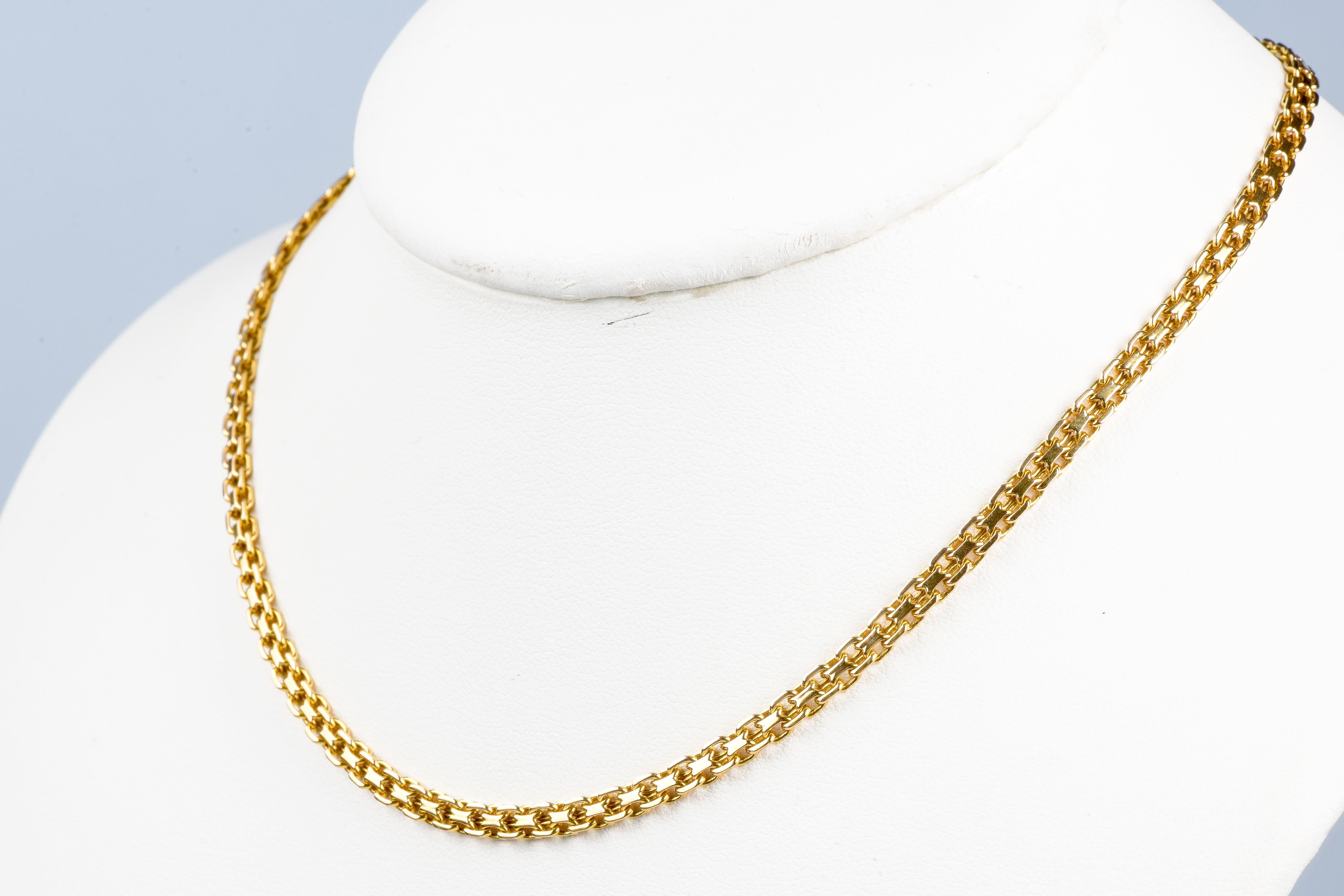 18-carats yellow gold chain with double solid chain and alternating forced mesh For Sale 3