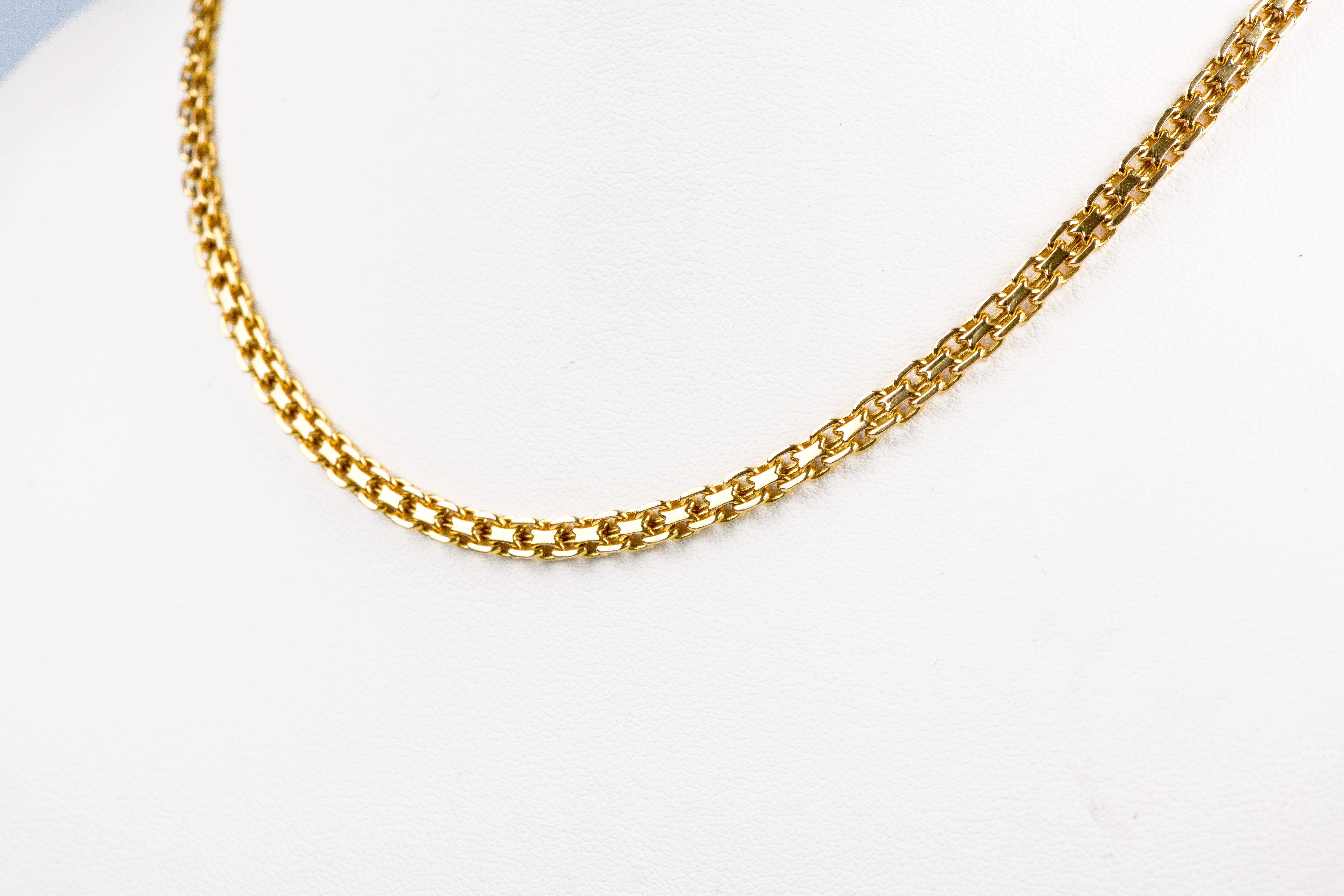 18-carats yellow gold chain with double solid chain and alternating forced mesh For Sale 4