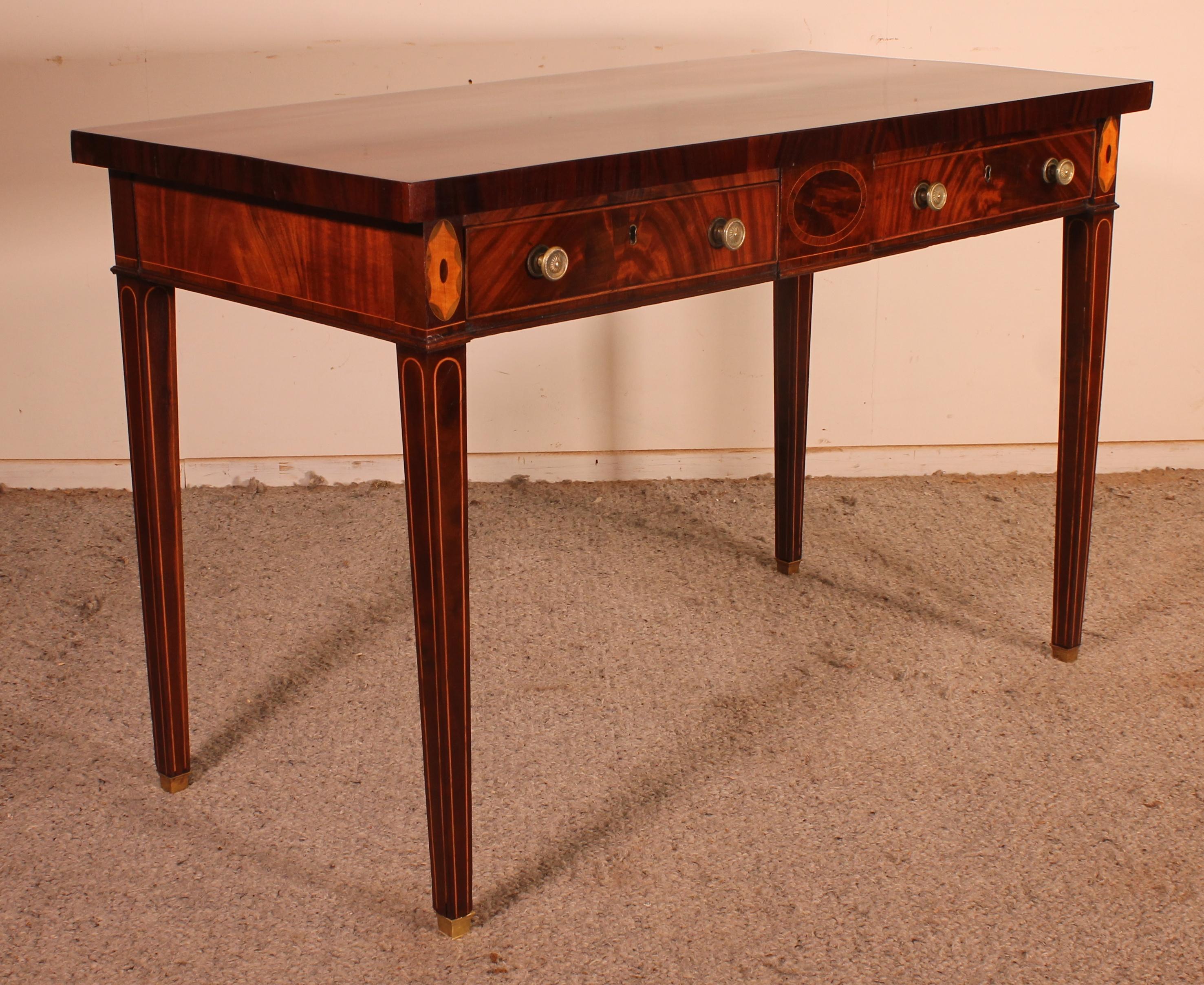 18th Century Desk in Mahogany and Marquetry--Georgian Period For Sale 6
