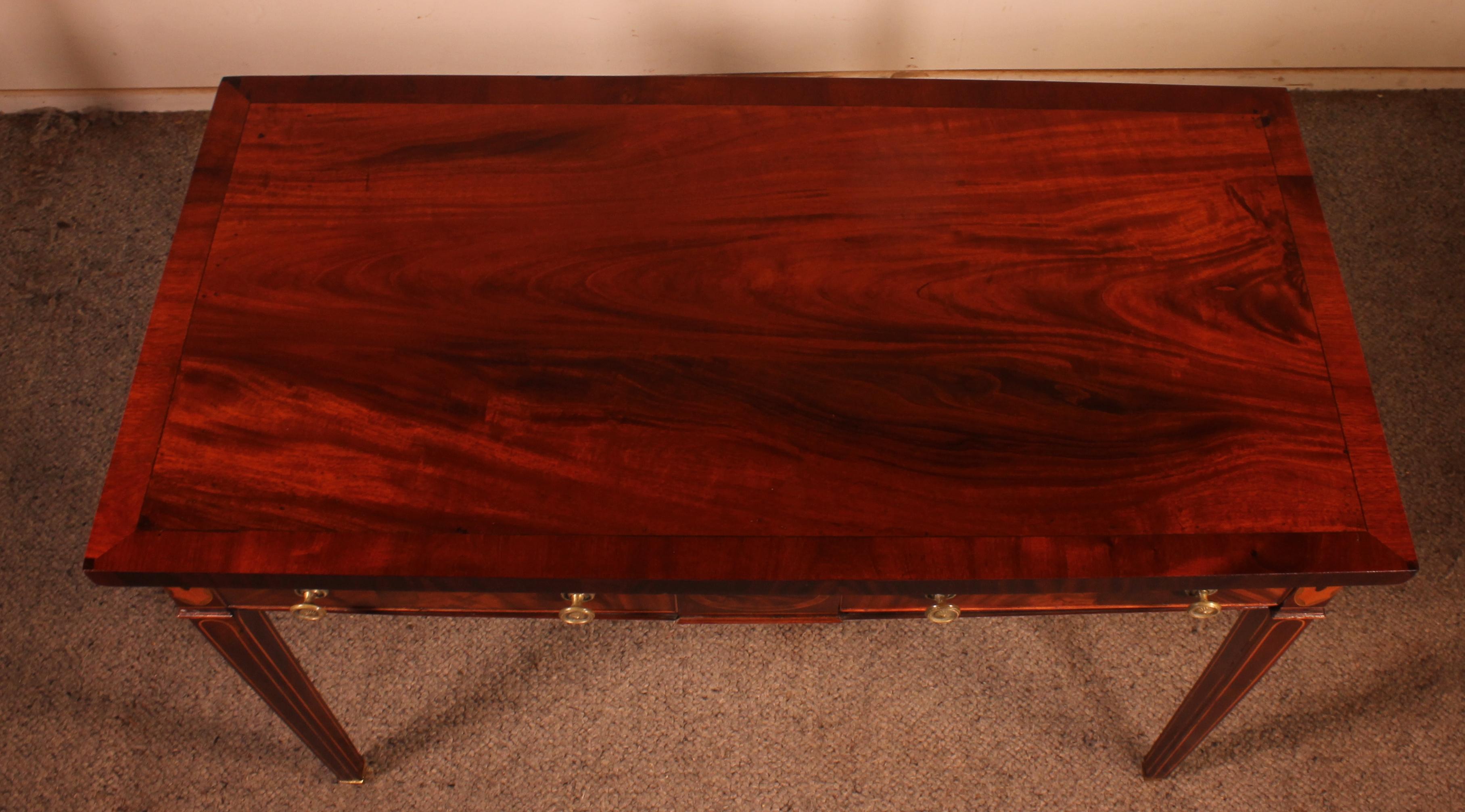 18th Century Desk in Mahogany and Marquetry--Georgian Period For Sale 7