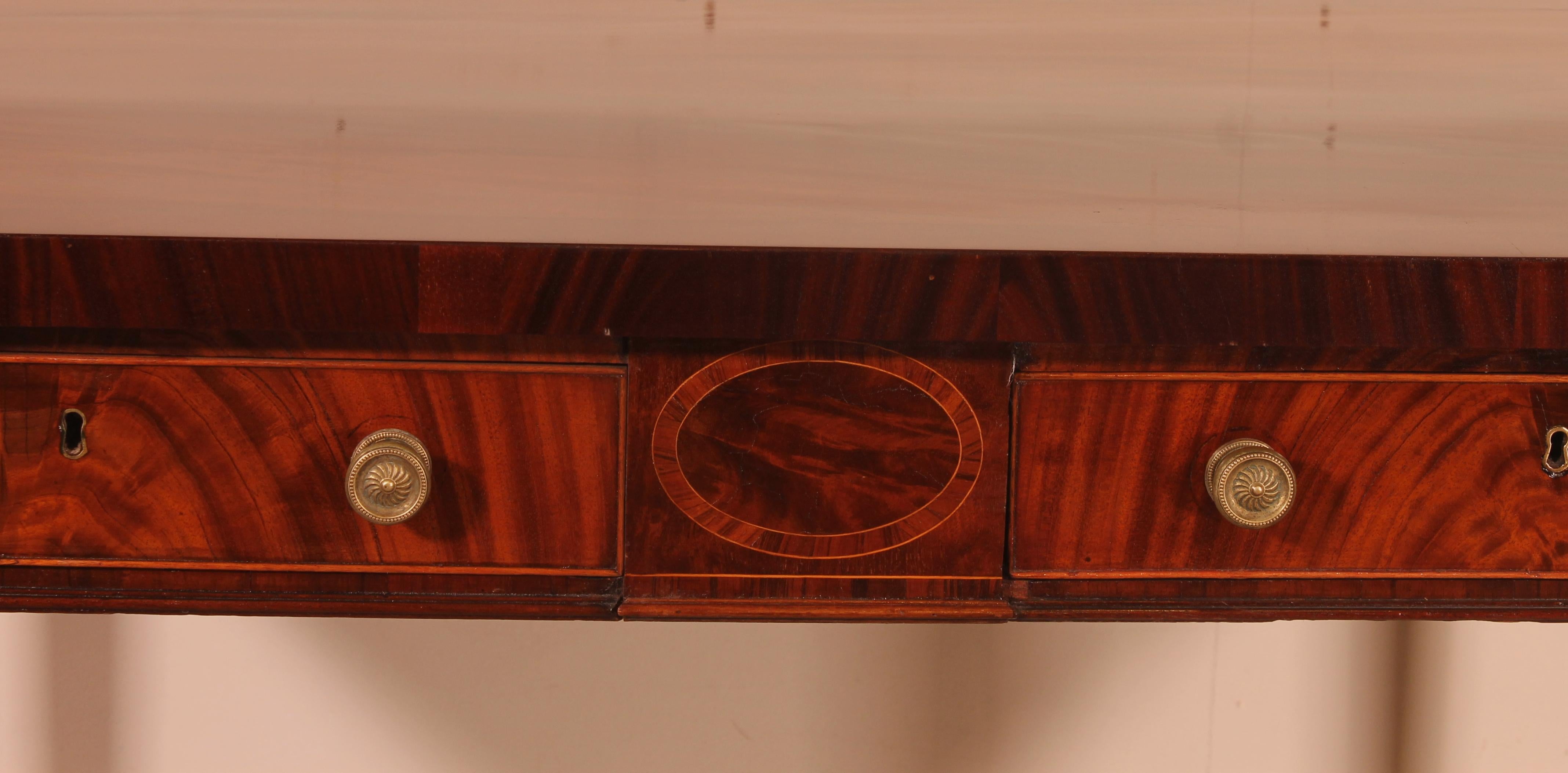 British 18th Century Desk in Mahogany and Marquetry--Georgian Period For Sale