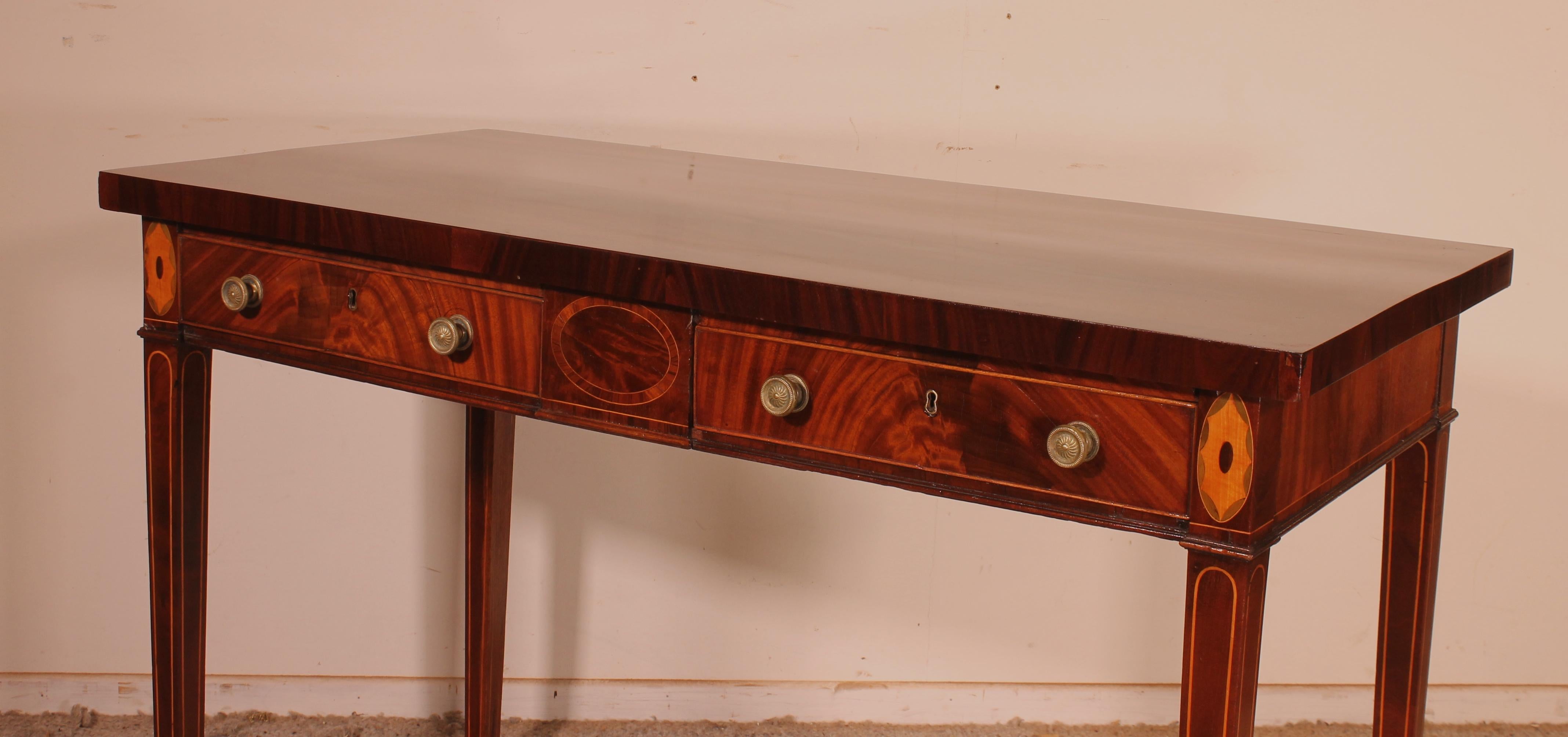 18th Century Desk in Mahogany and Marquetry--Georgian Period For Sale 1