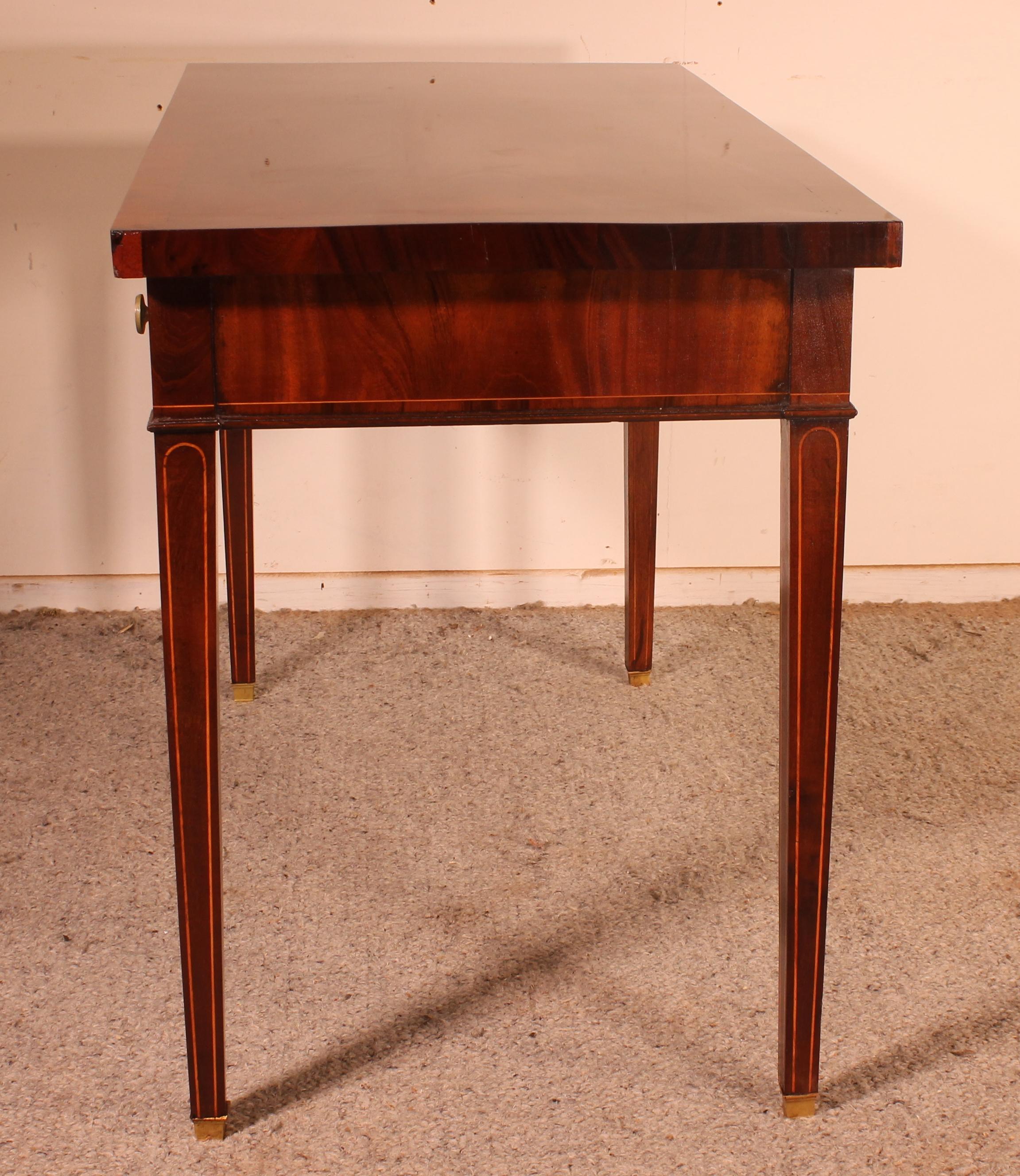 18th Century Desk in Mahogany and Marquetry--Georgian Period For Sale 2