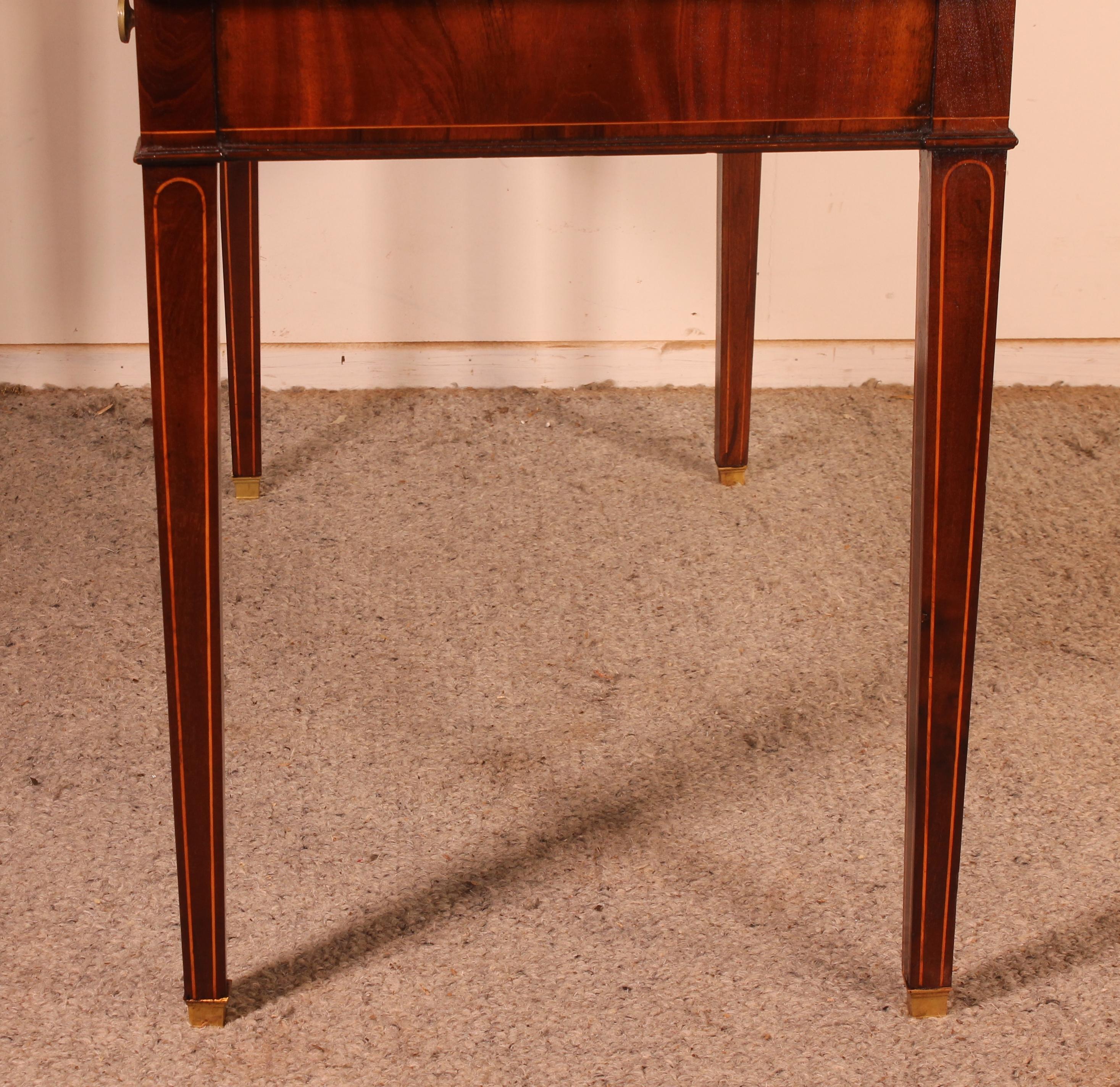 18th Century Desk in Mahogany and Marquetry--Georgian Period For Sale 3