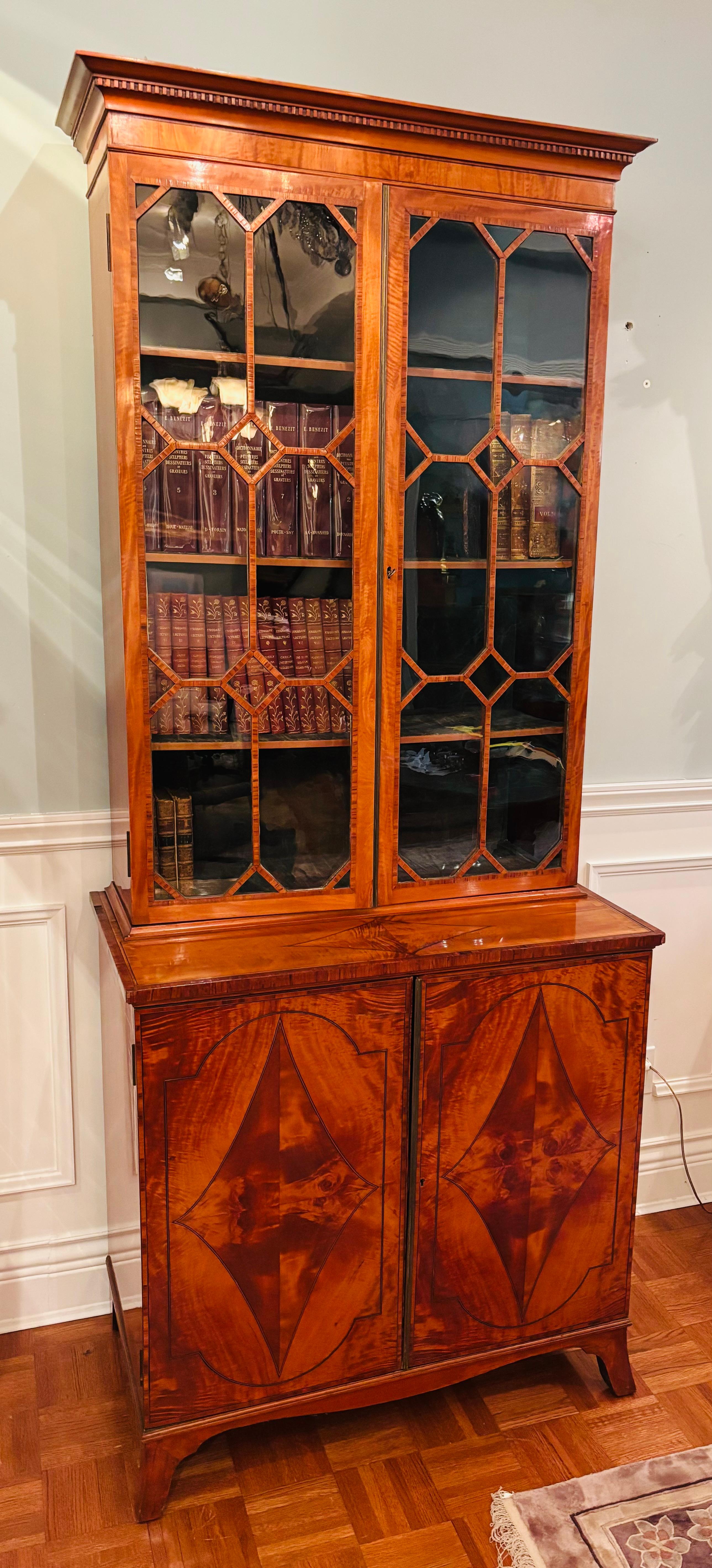 Libreria mobile Sheraton Giorgio III in legno satinato del 18° secolo, circa 1785 in vendita 5