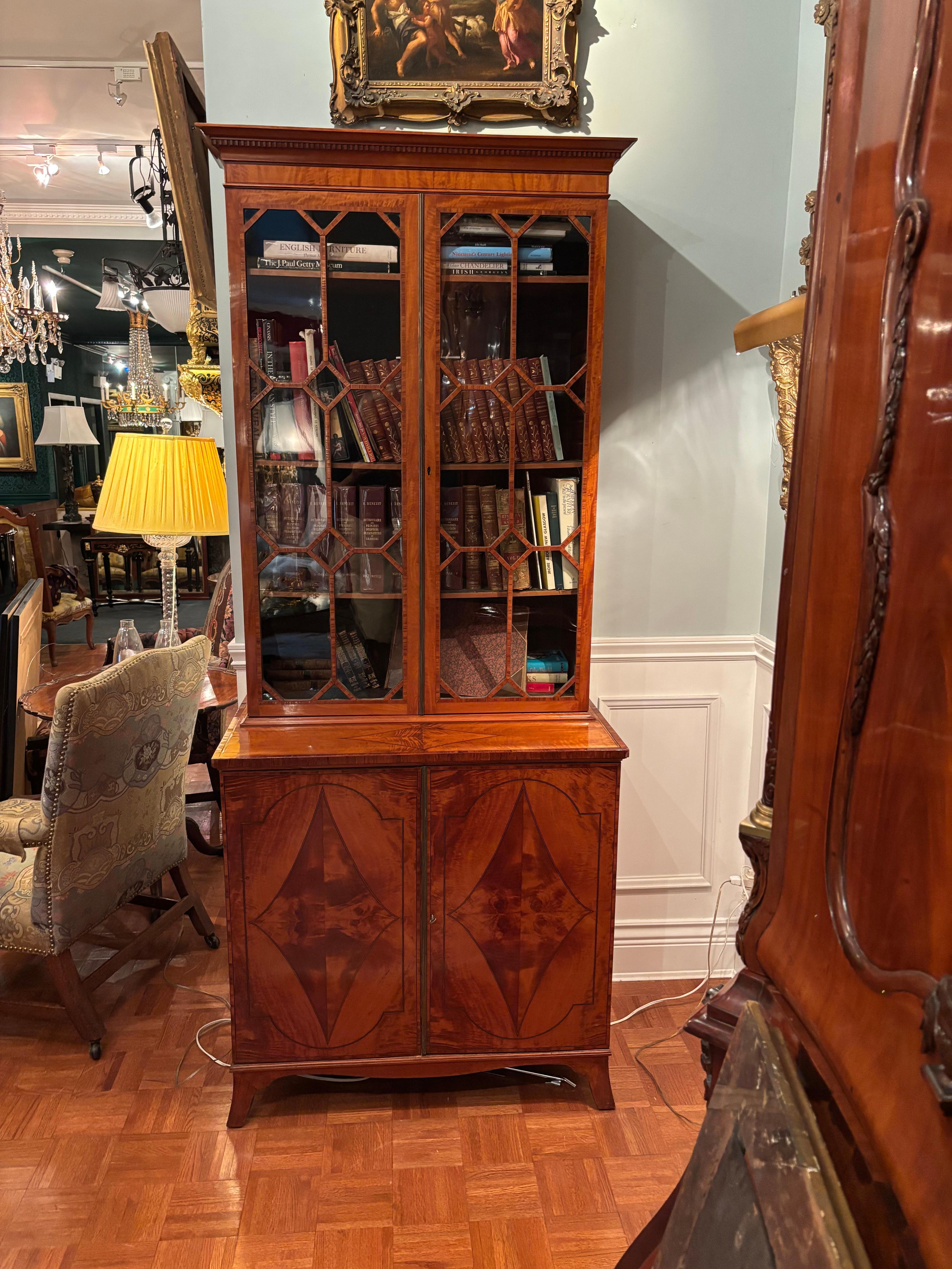 Libreria mobile Sheraton Giorgio III in legno satinato del 18° secolo, circa 1785 in vendita 1