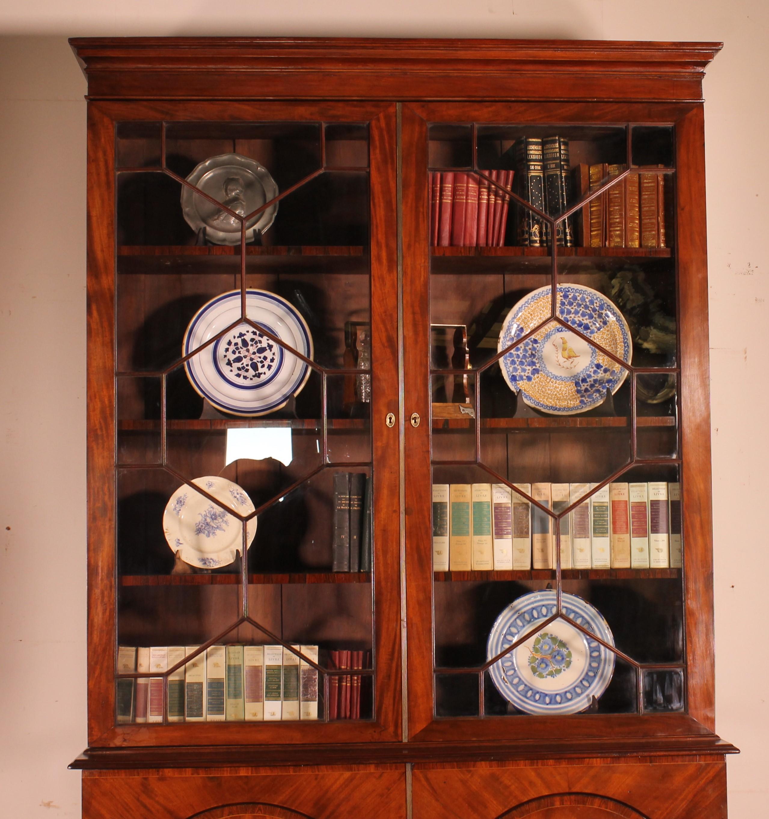 18 Century Hepplewhite Bookcase in Mahogany circa 1775 In Good Condition For Sale In Brussels, Brussels