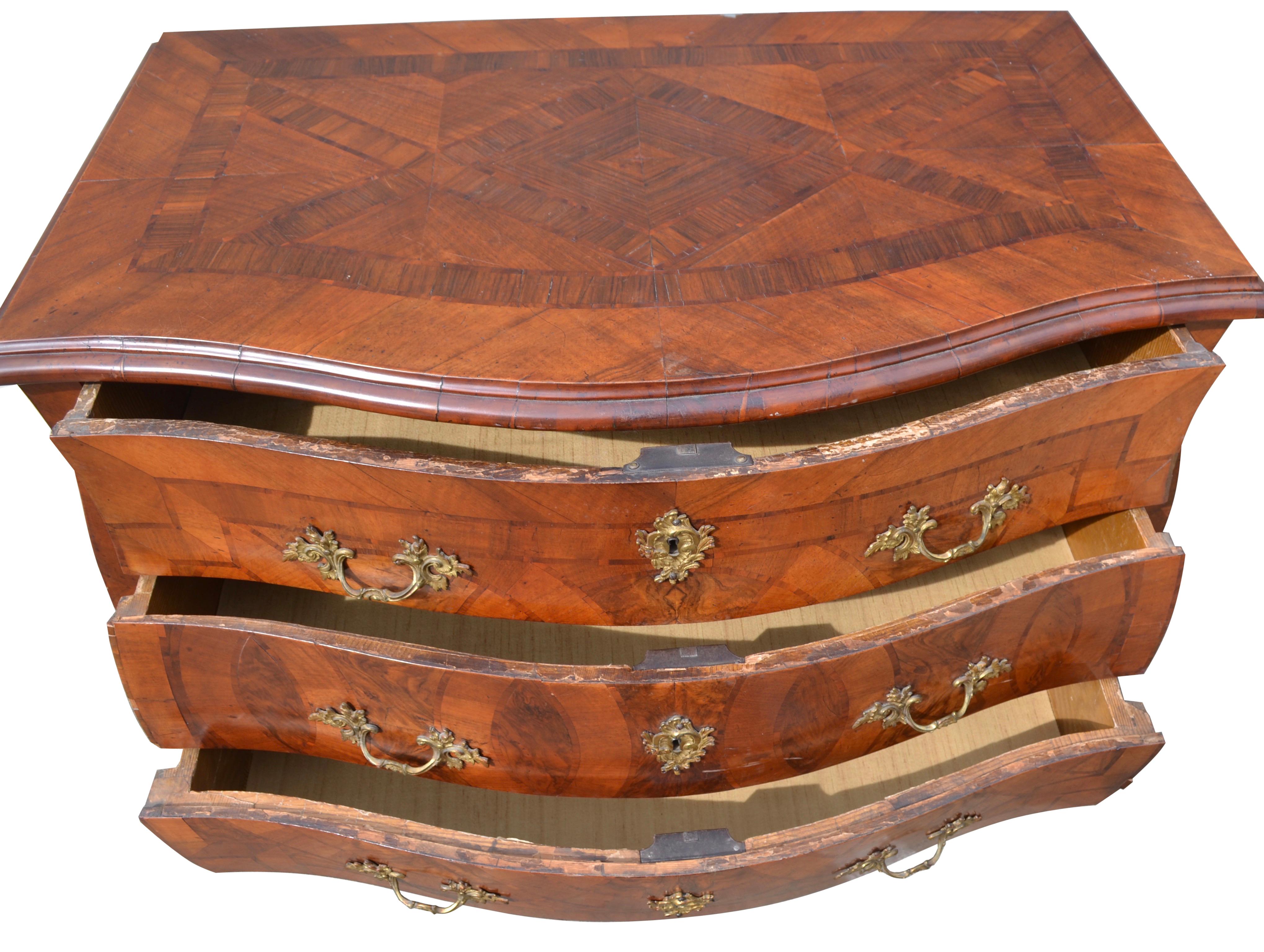 18th Century Italian Louis XV Period Marquetry Bombe Chest of Drawers For Sale 6
