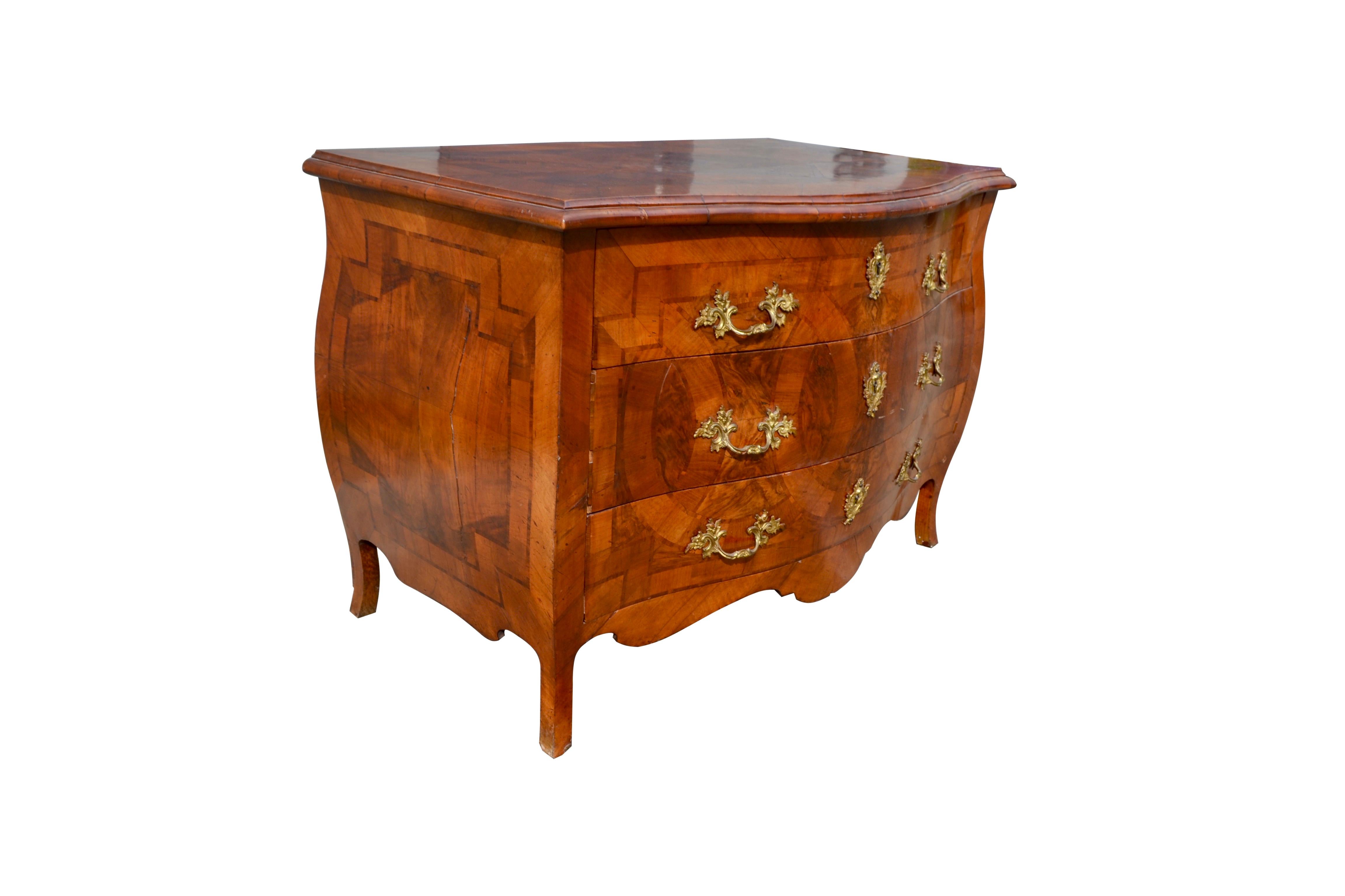 18th Century Italian Louis XV Period Marquetry Bombe Chest of Drawers For Sale 4