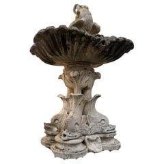 Fontana d'acqua monumentale italiana del 18° secolo con sculture di Delphine