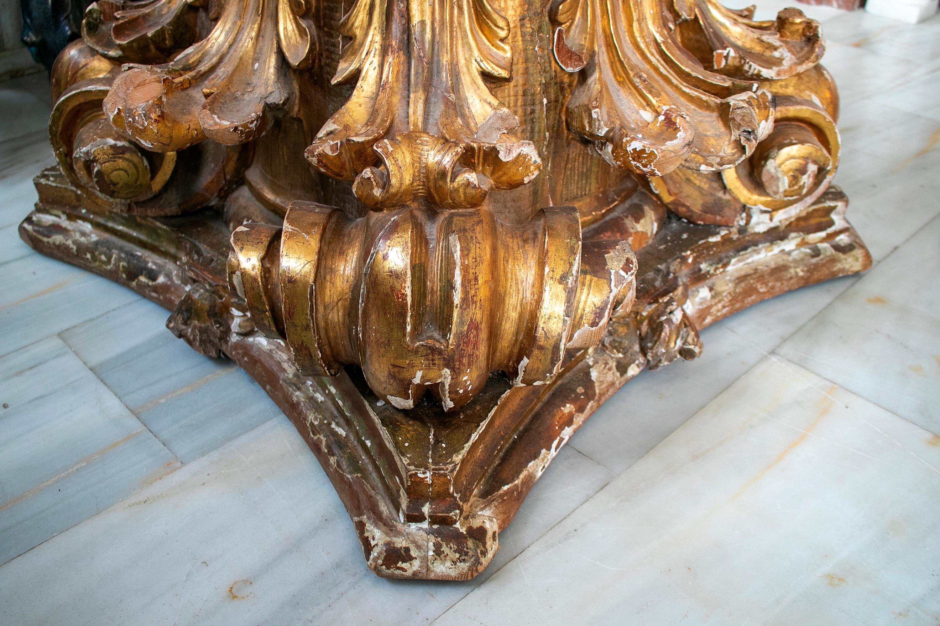 18th Century Spanish Wooden Corinthian Capital Table Base For Sale 5