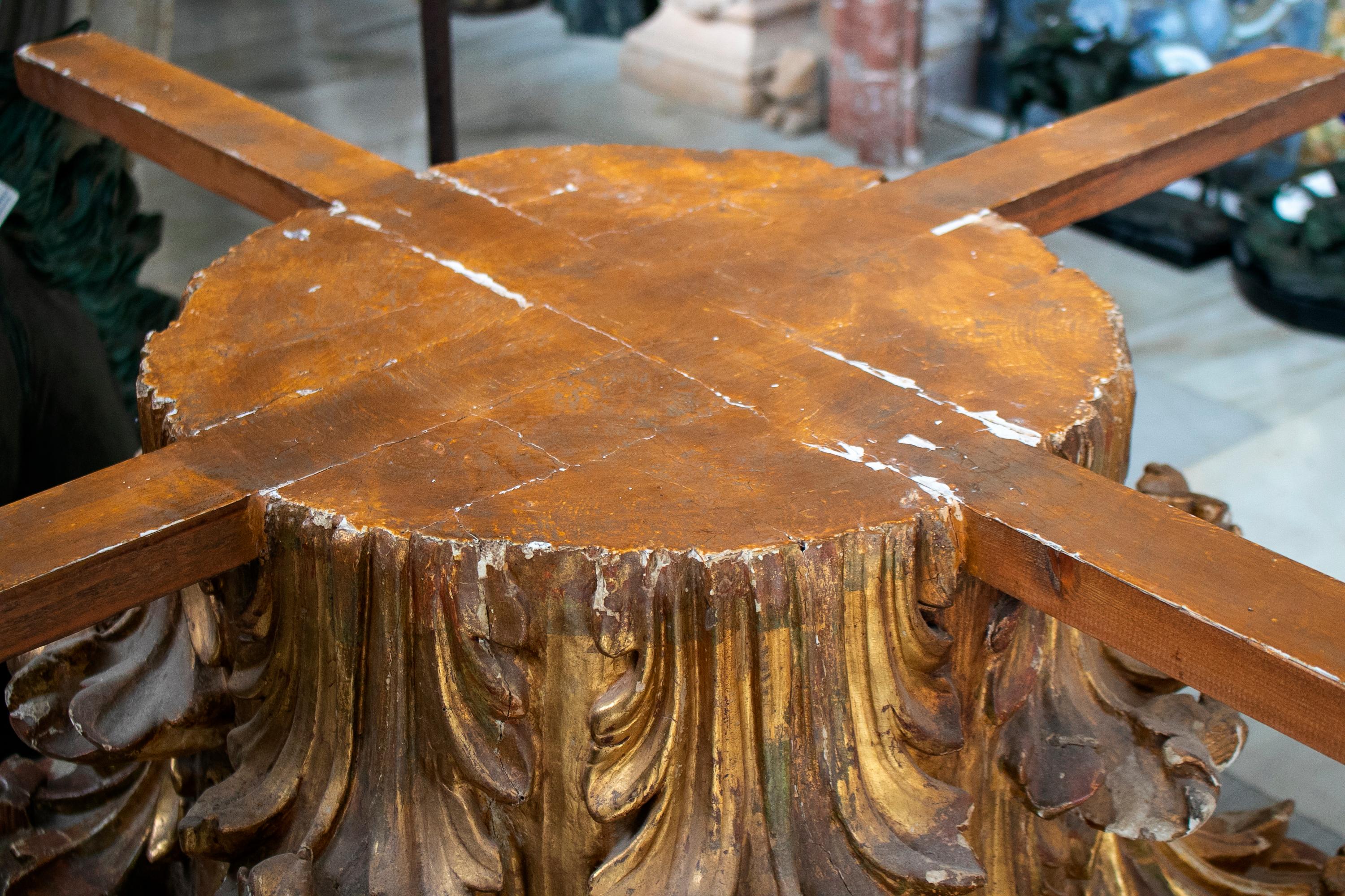 XVIIIe siècle et antérieur Base de table espagnole à chapiteau corinthien en bois du 18ème siècle en vente