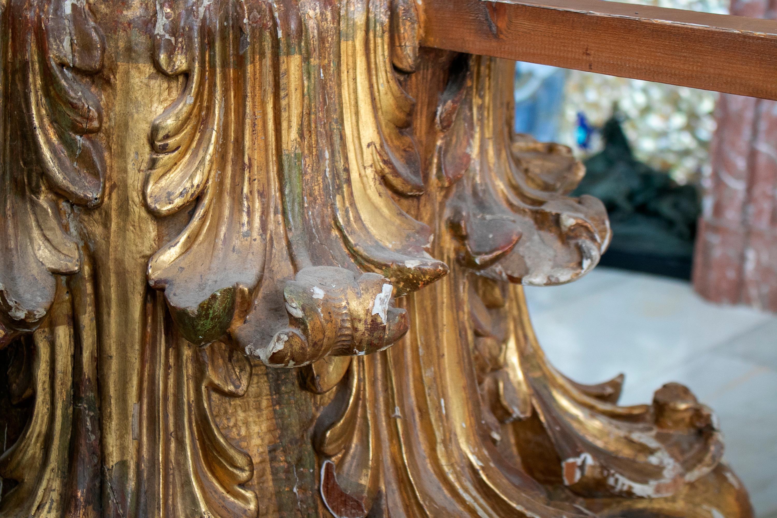 18th Century Spanish Wooden Corinthian Capital Table Base For Sale 3
