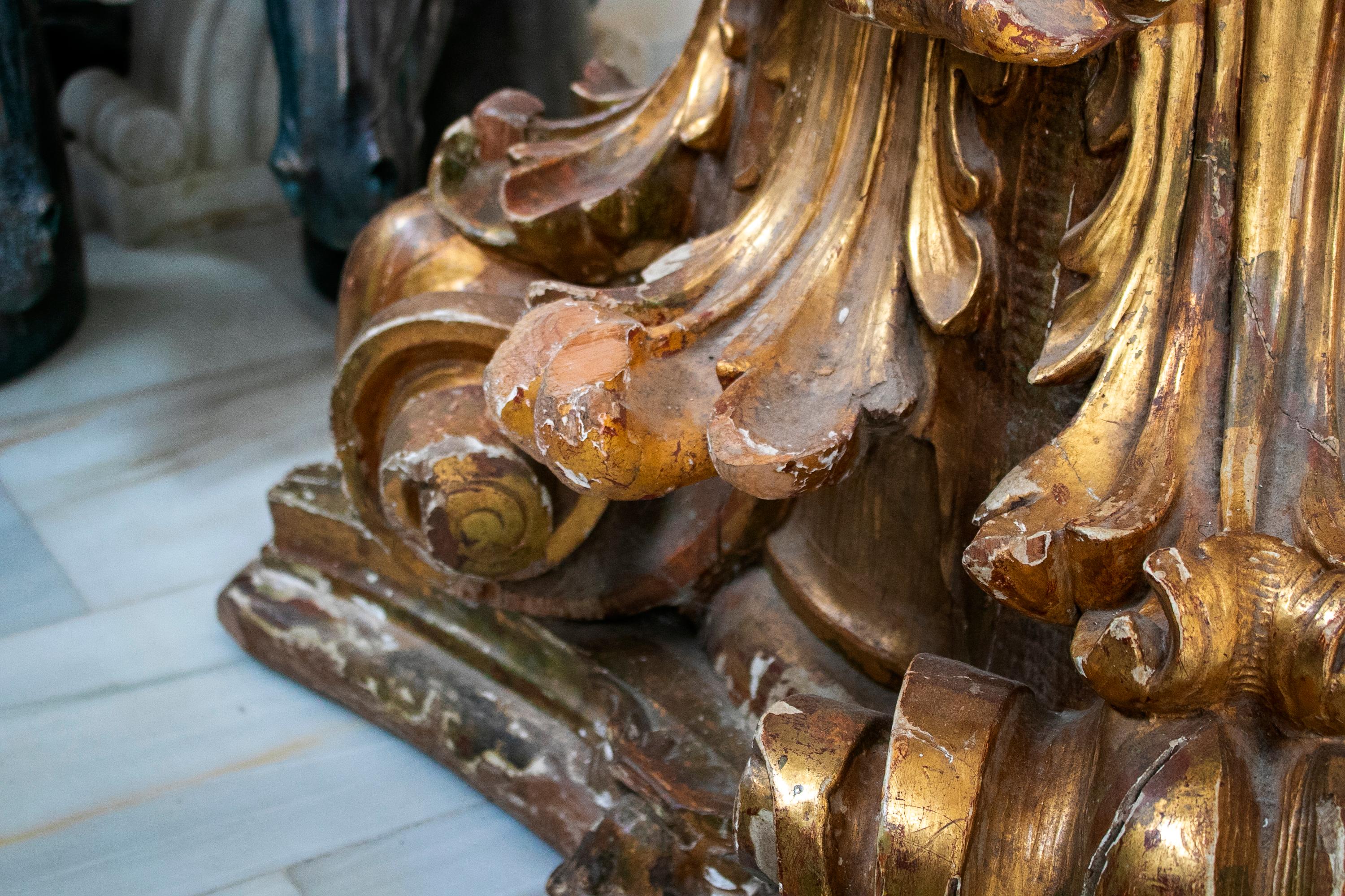 Base de table espagnole à chapiteau corinthien en bois du 18ème siècle en vente 2