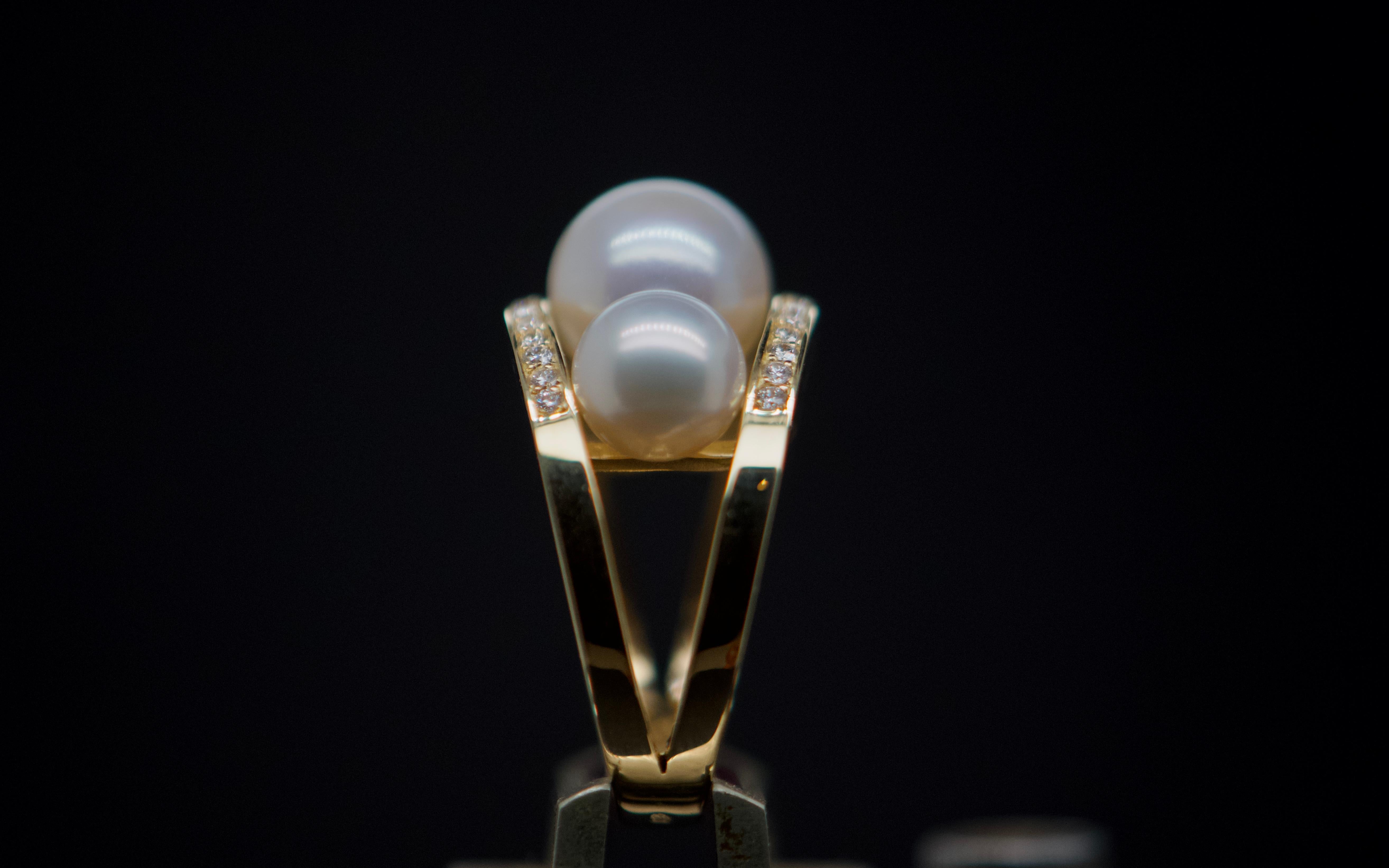 18 Karat Goldring mit Perlen und 0,300 Karat Diamanten verziert (Barock)