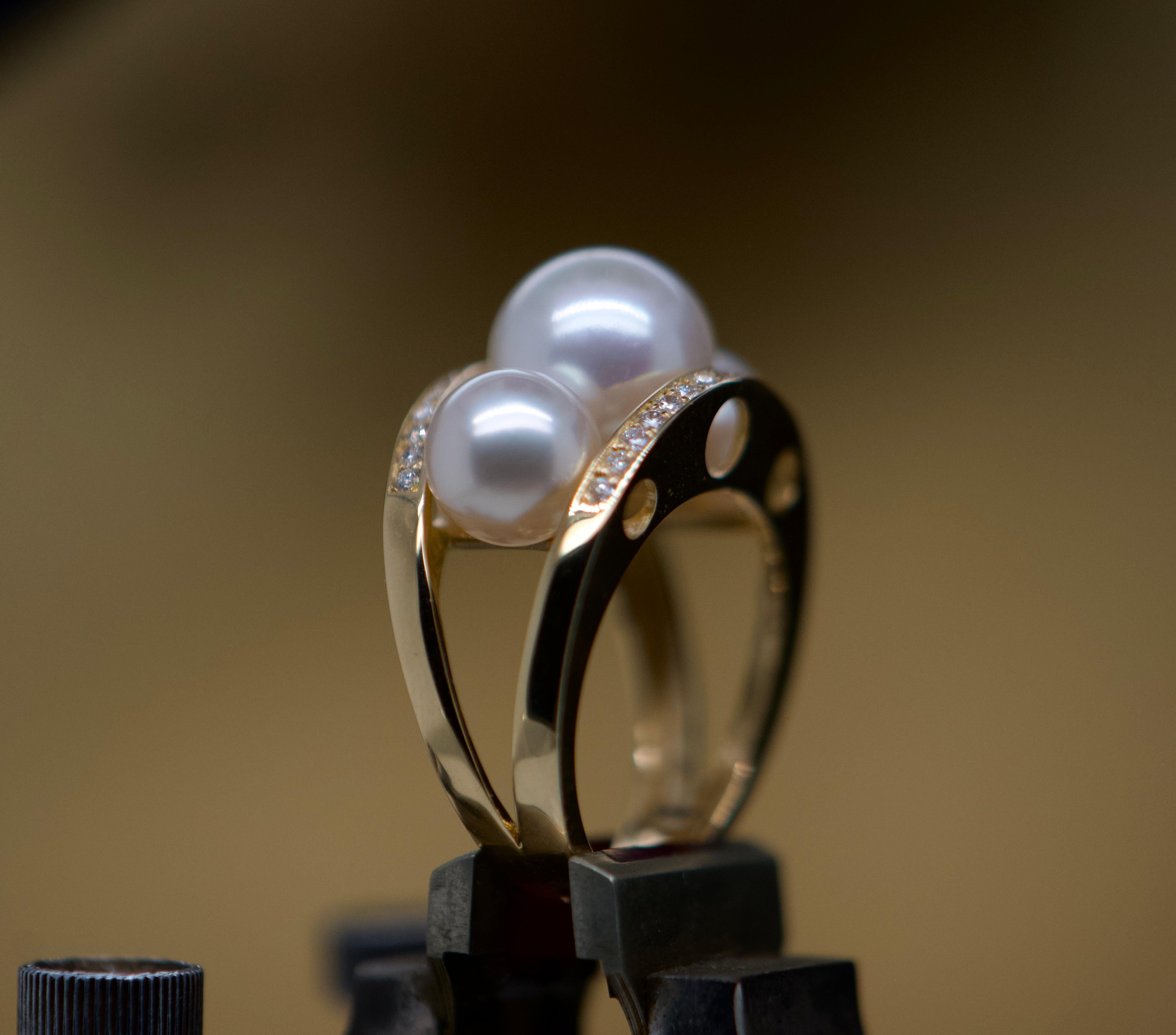 18 Karat Goldring mit Perlen und 0,300 Karat Diamanten verziert Damen
