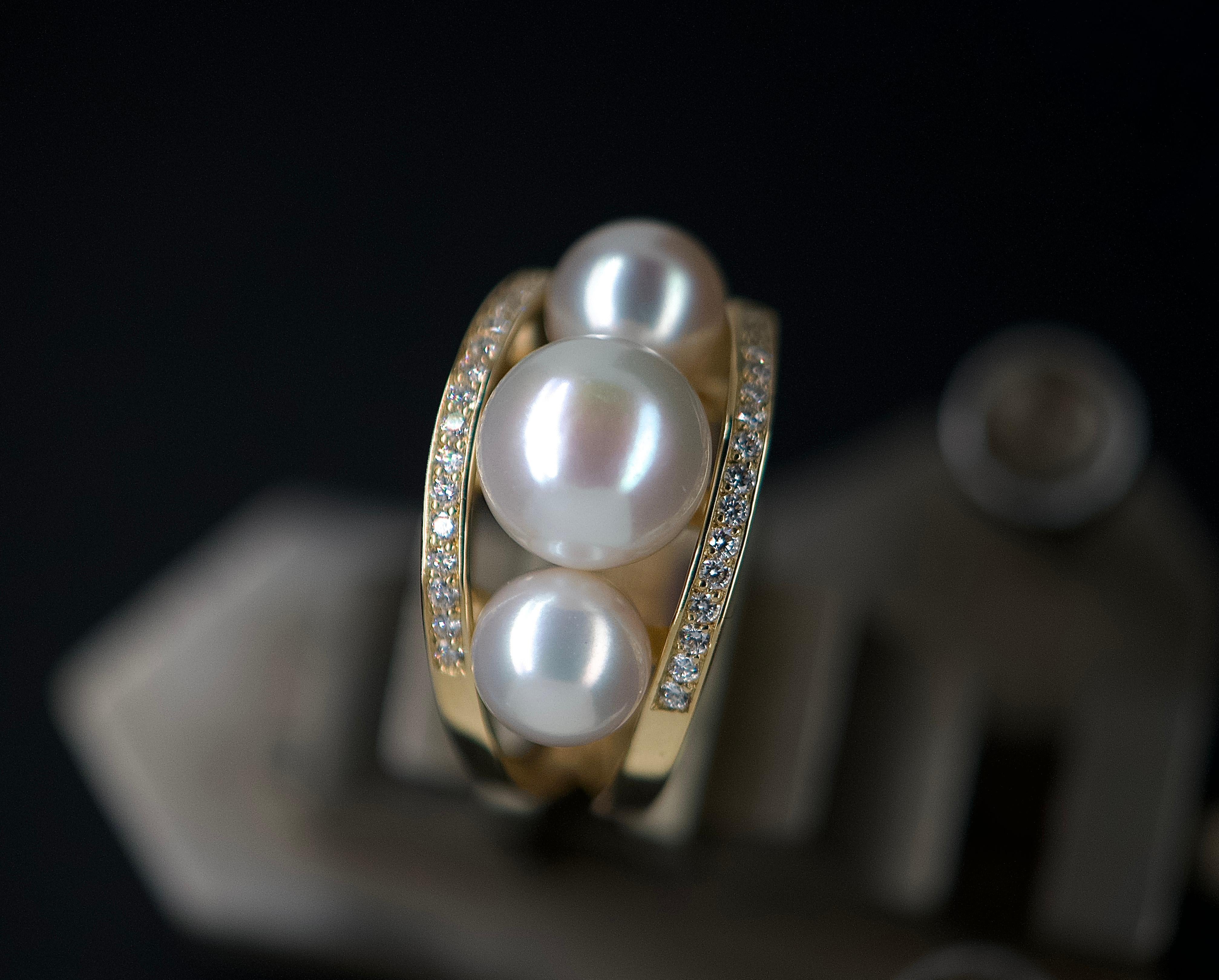 18 Karat Goldring mit Perlen und 0,300 Karat Diamanten verziert 2