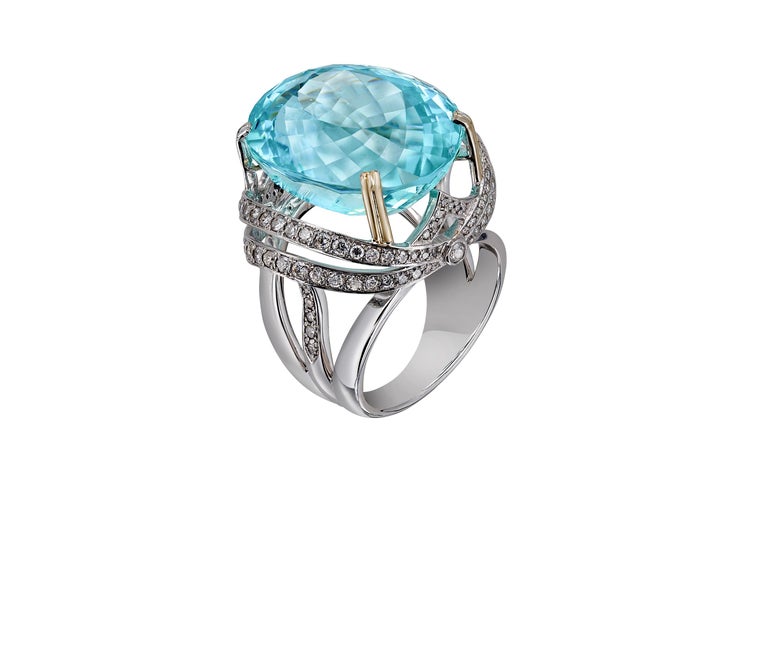 18 Ct Gold Ring with 25 Ct aquamarine and Diamonds at 1stDibs