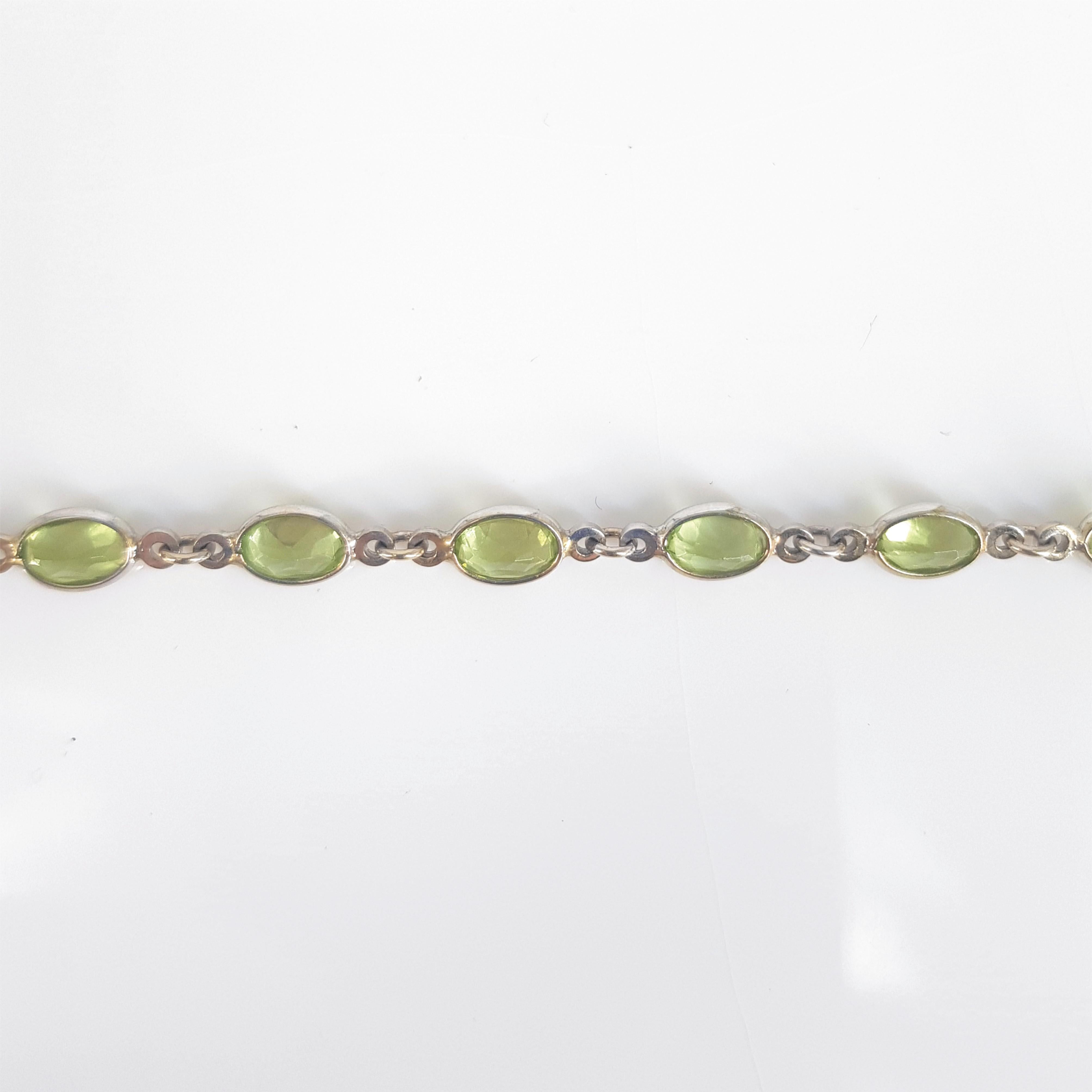 18 Ct White Gold Peridot Necklace In Good Condition For Sale In Cape Town, ZA