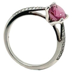 18-ct White Gold Ring Adorned with 0.2-ct Diamonds and a 1.790-ct Sapphire